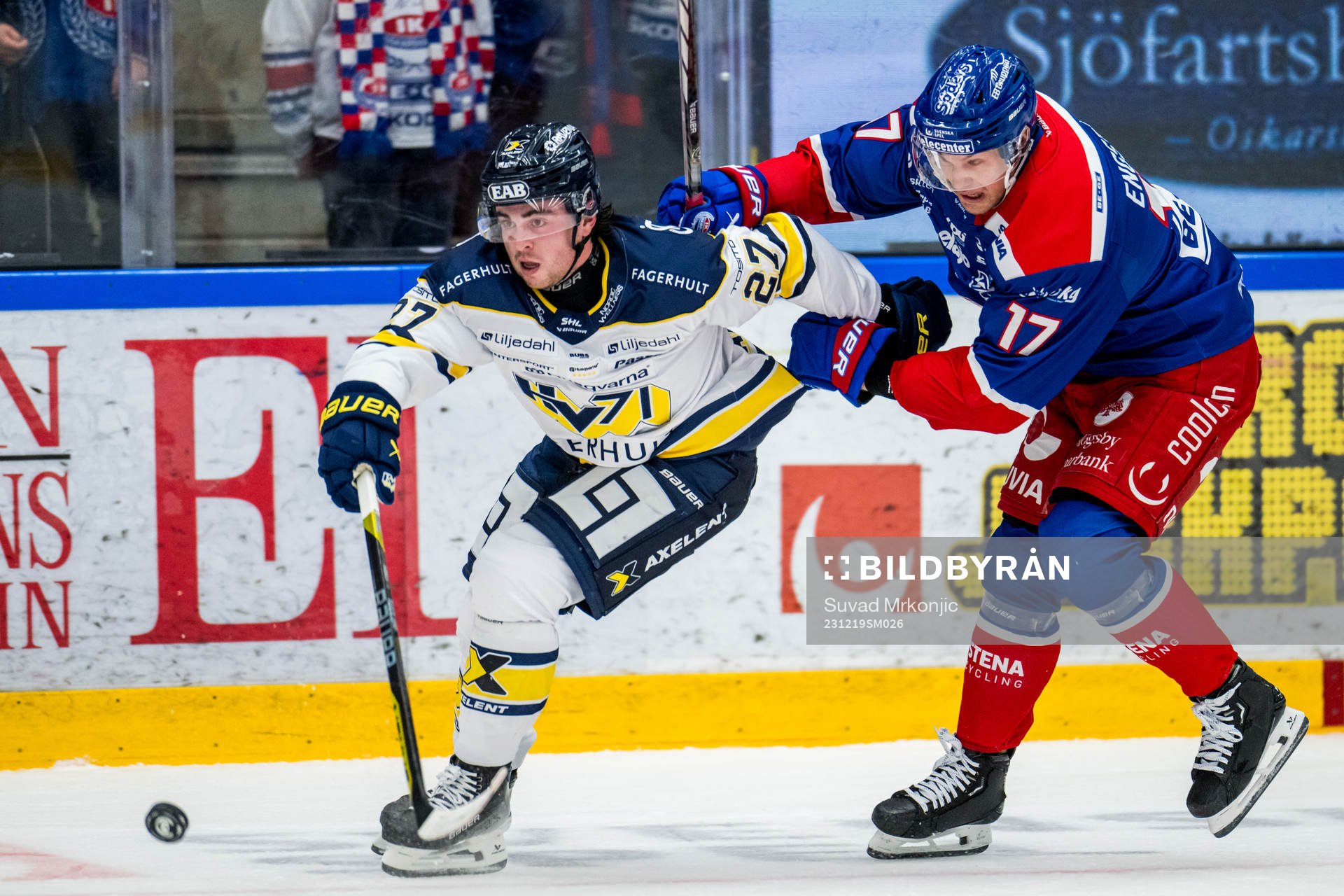 HV71s Robert Nardella och Oskarshamns Jonas Engström