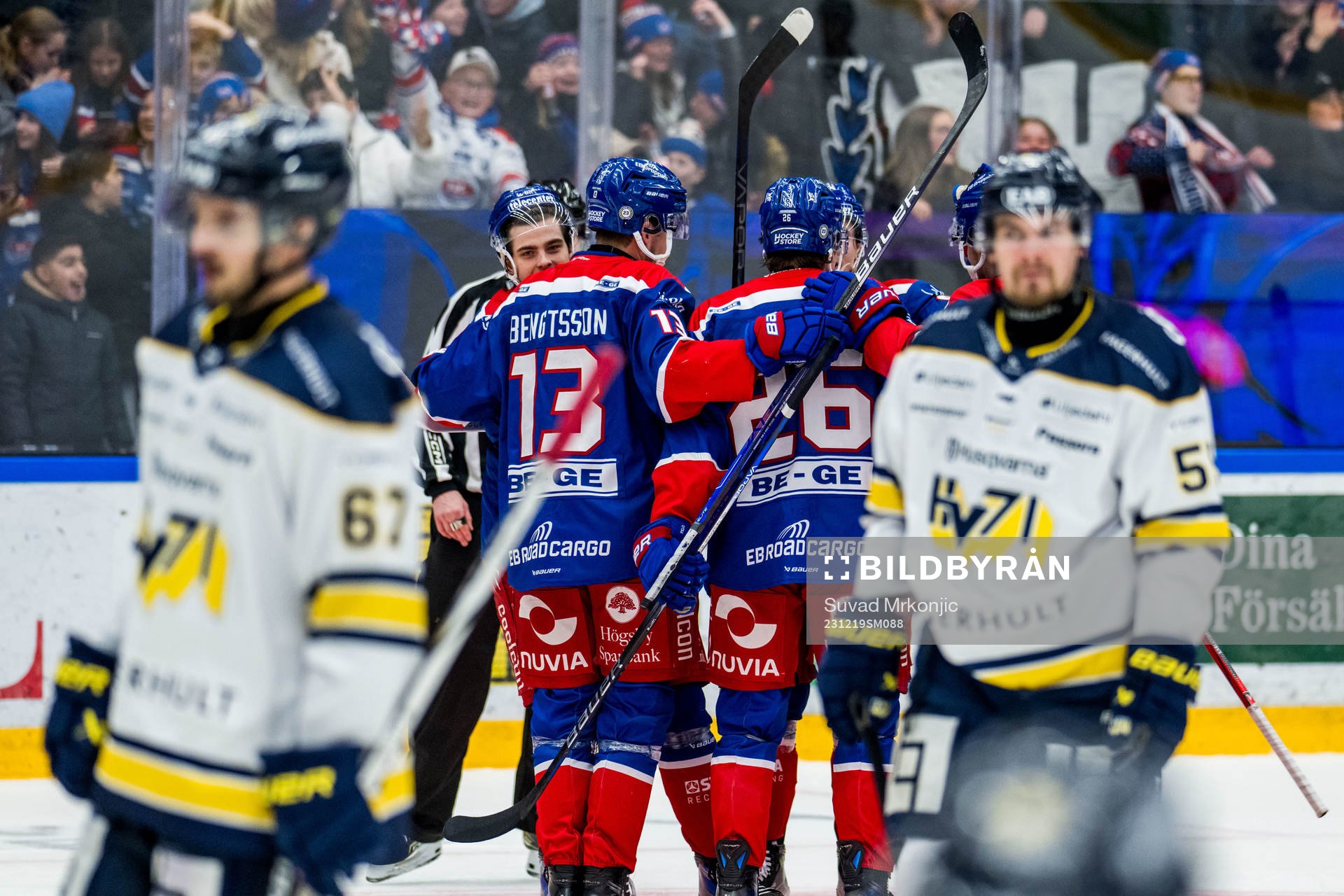 Oskarshamns Viktor Lodin jublar med lagkamrater