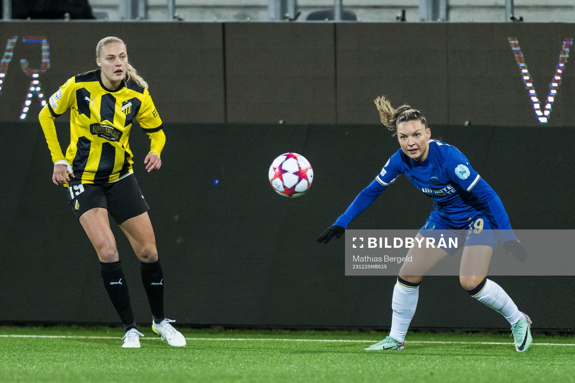Elma Junttila Nelhage of Häcken and Johanna Rytting
