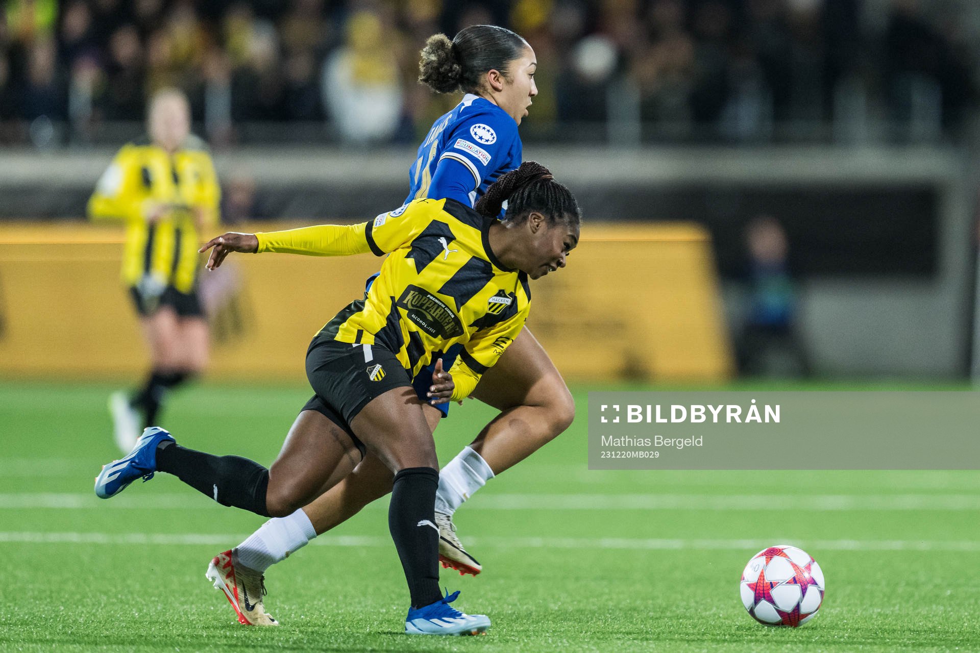 Monica Jusu Bah of Häcken and Lauren James of Chelsea