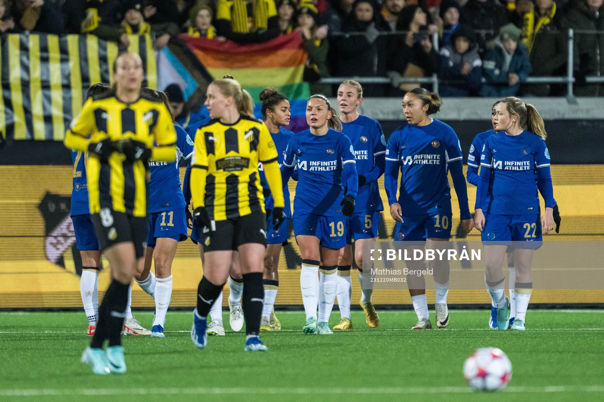Johanna Rytting Kaneryd and Sam Kerr of Chelsea celebrate