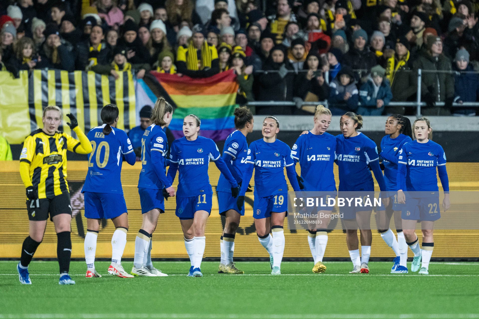 Johanna Rytting Kaneryd and Sam Kerr of Chelsea celebrate
