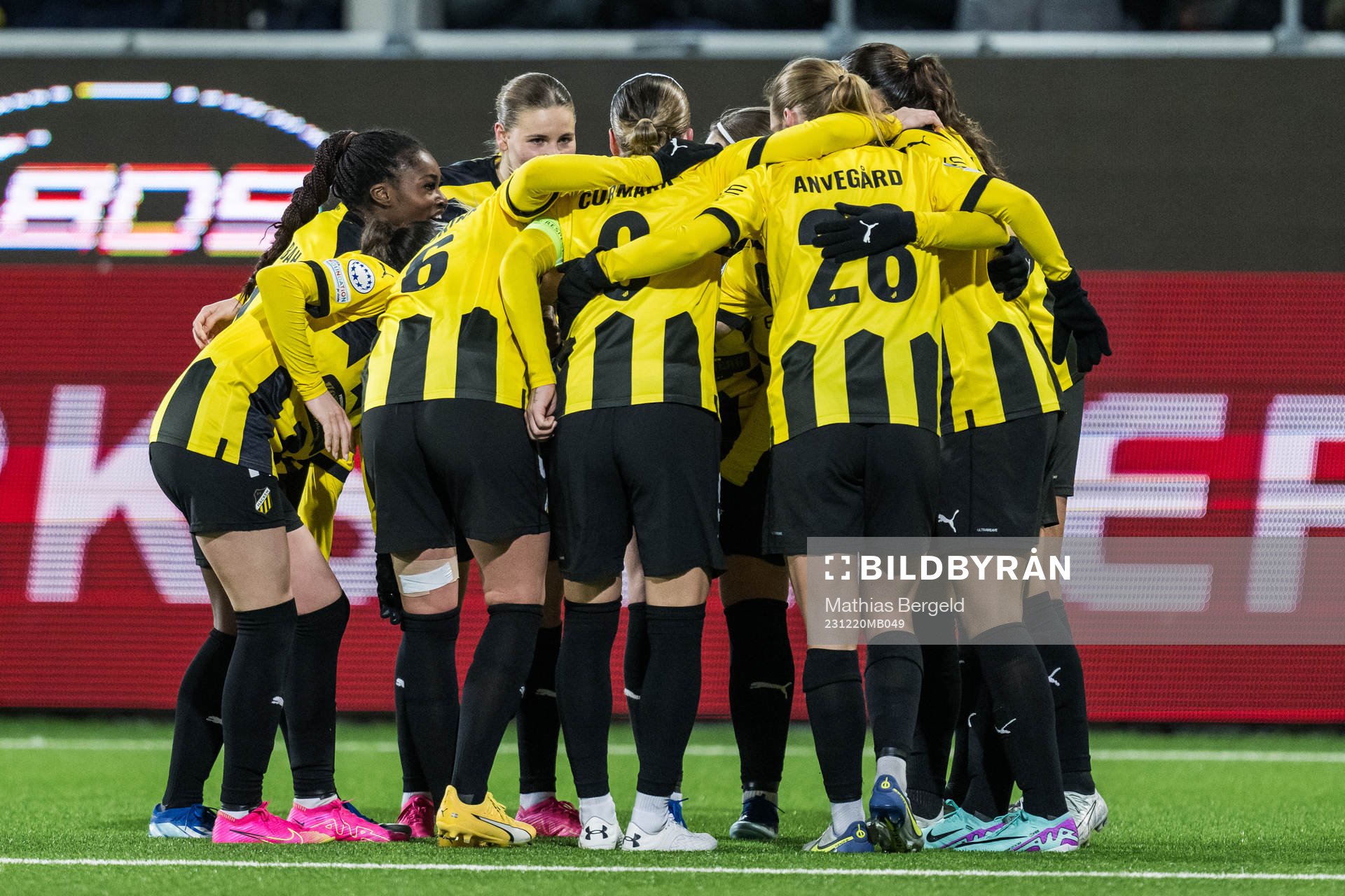 Clarissa Larisey of Häcken celebrate with teammates