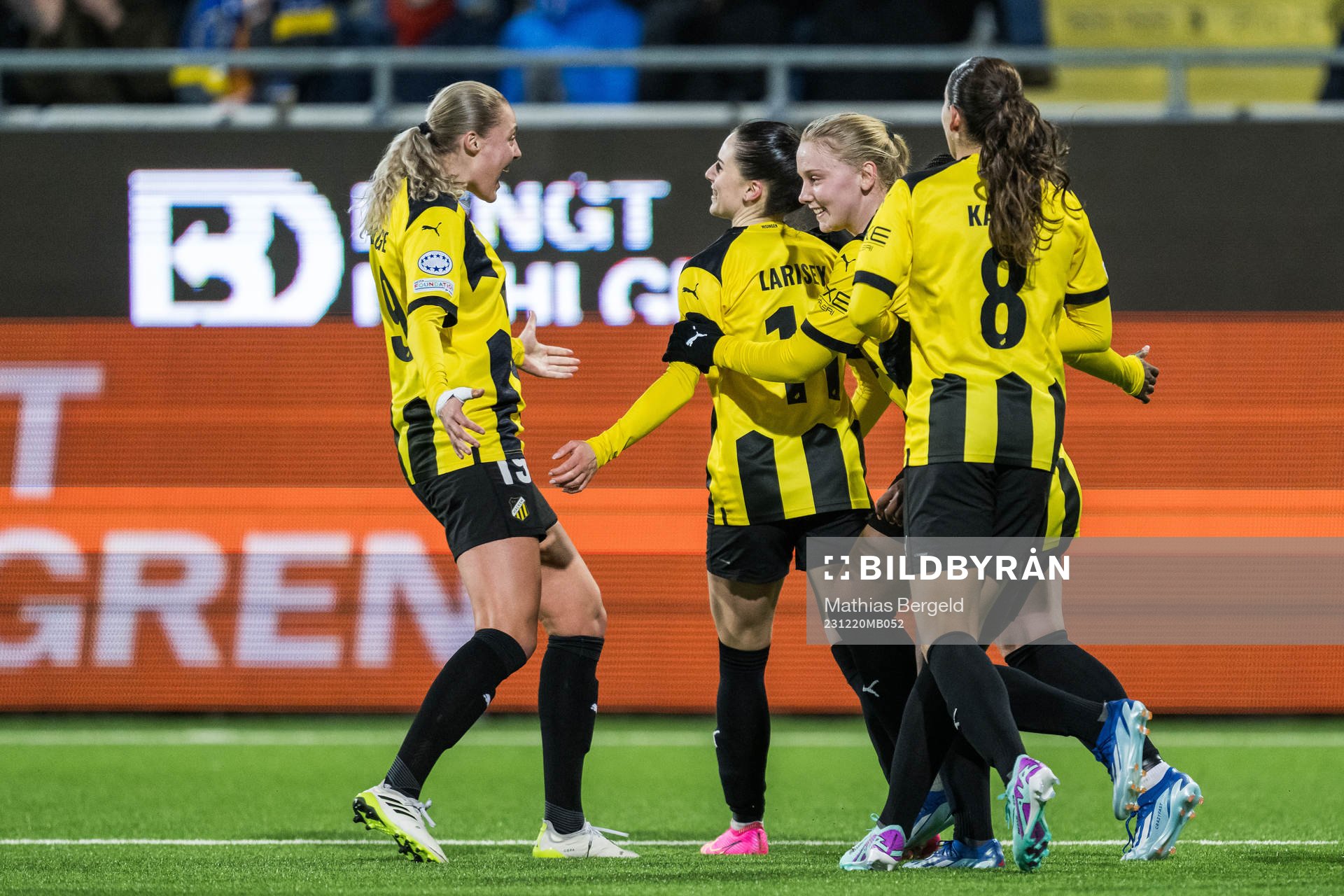 Clarissa Larisey of Häcken celebrate with teammates after scoring 1-1 during the UEFA Women's Champions League football match between Häcken and Chelsea on December 20, 2023 in Gothenburg.