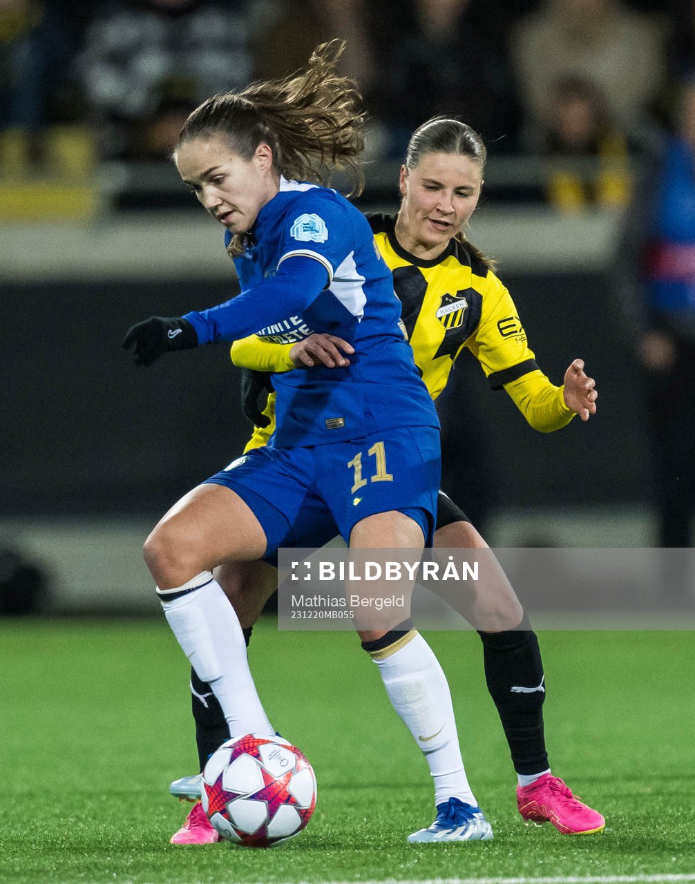 Guro Reiten of Chelsea and Katariina Kosola of Häcken