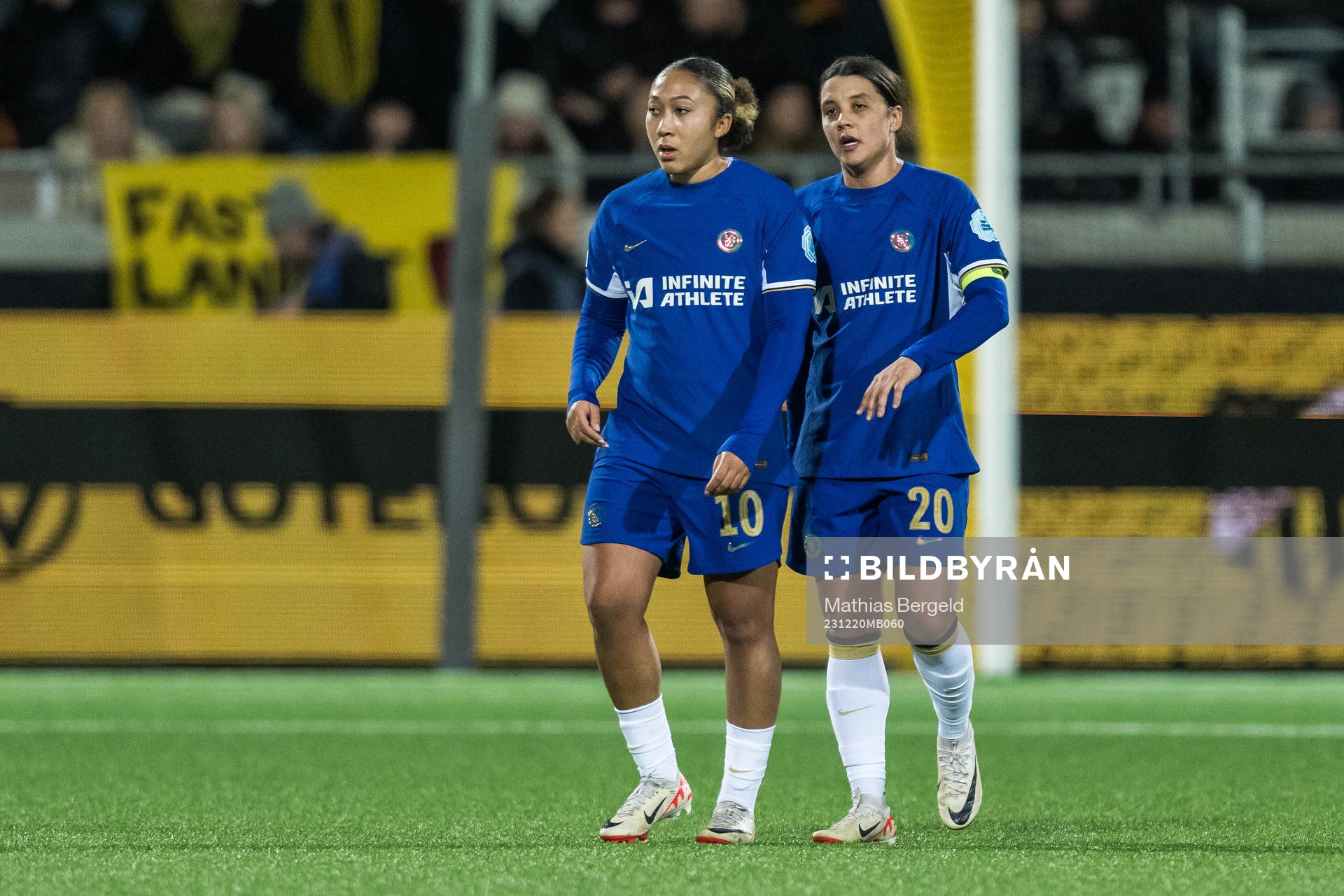 Lauren James and Sam Kerr of Chelsea looks dejected