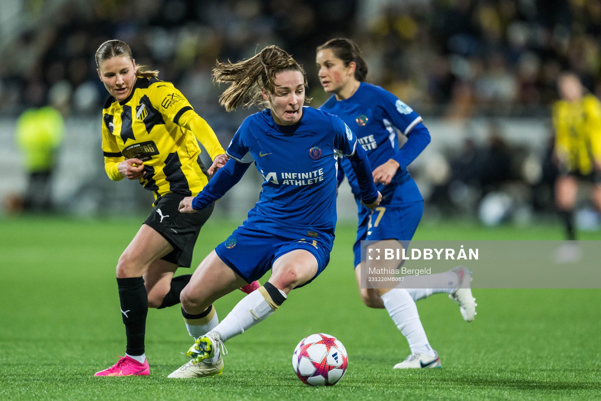 Katariina Kosola of Häcken against Niamh Charles and