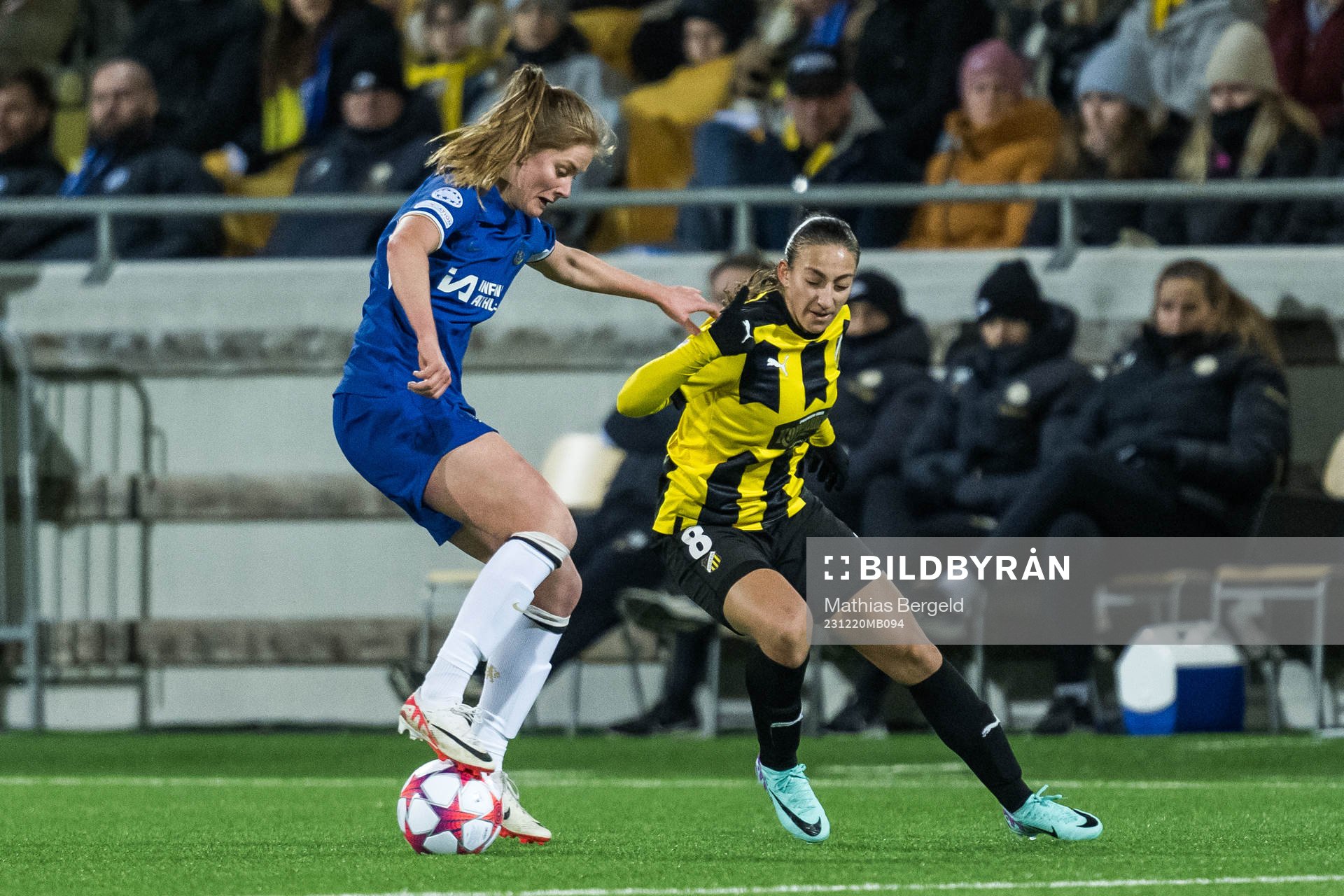 Sjoeke Nusken of Chelsea and Rusul Rosa Kafaji of Häcken