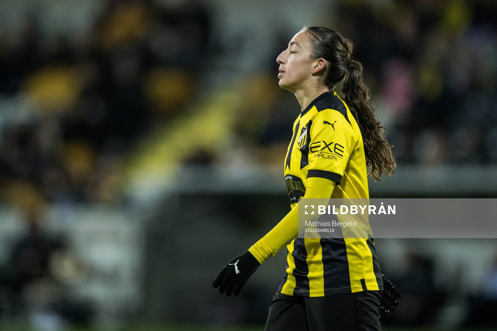Rusul Rosa Kafaji of Häcken looks dejected