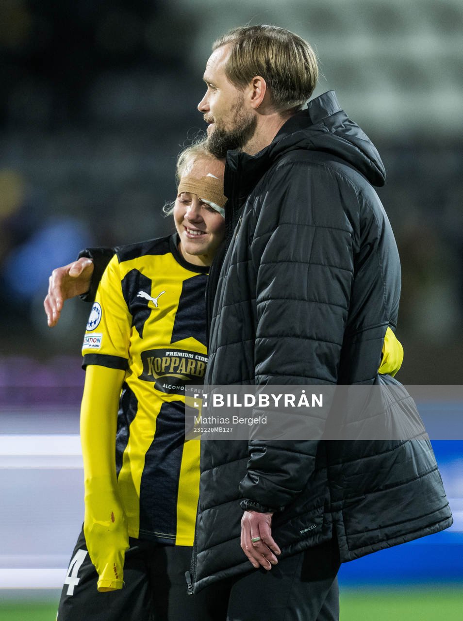 Molly Johansson of Häcken and club manager Marcus Jodin