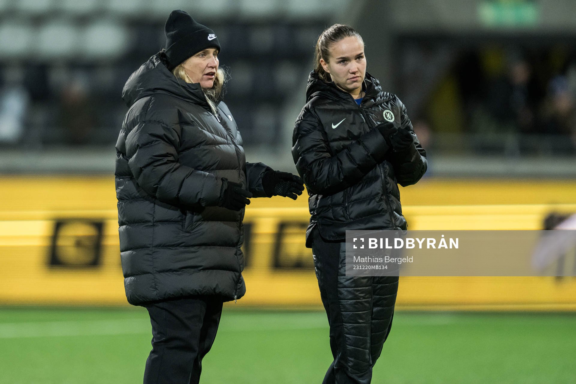 Head coach Emma Hayes and Guro Reiten of Chelsea