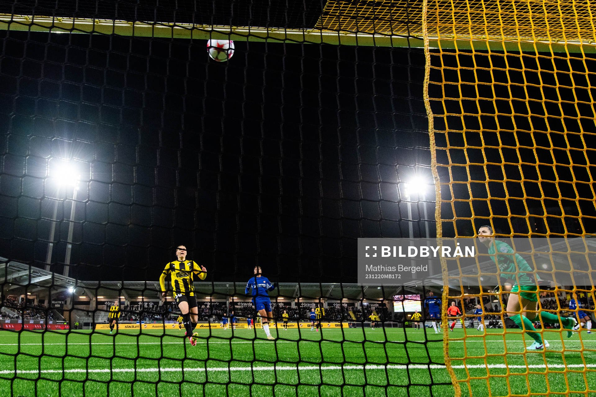 Katariina Kosola of Häcken and goalkeeper Zecira Musovic