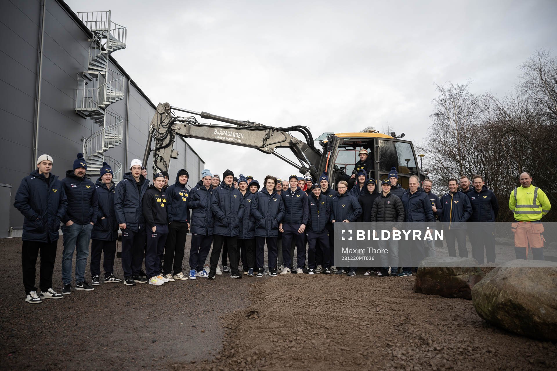 The team of Sweden and equipment manager Daniel Nilsson of