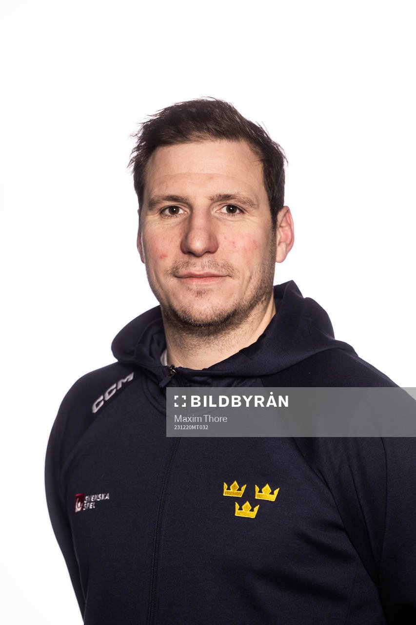 Assistant coach Alexander Steen of the Swedish under-20