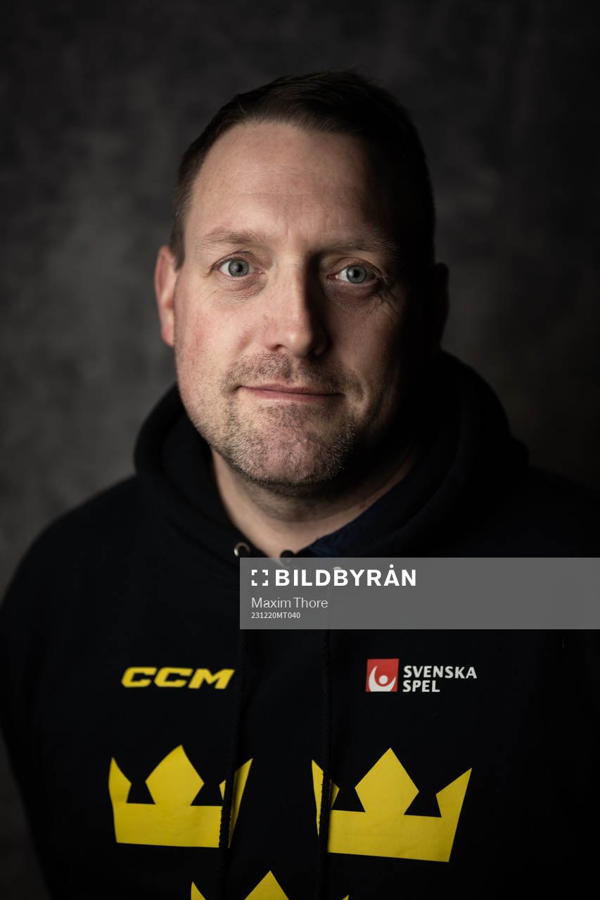 Equipment manager Daniel Nilsson of the Swedish under-20
