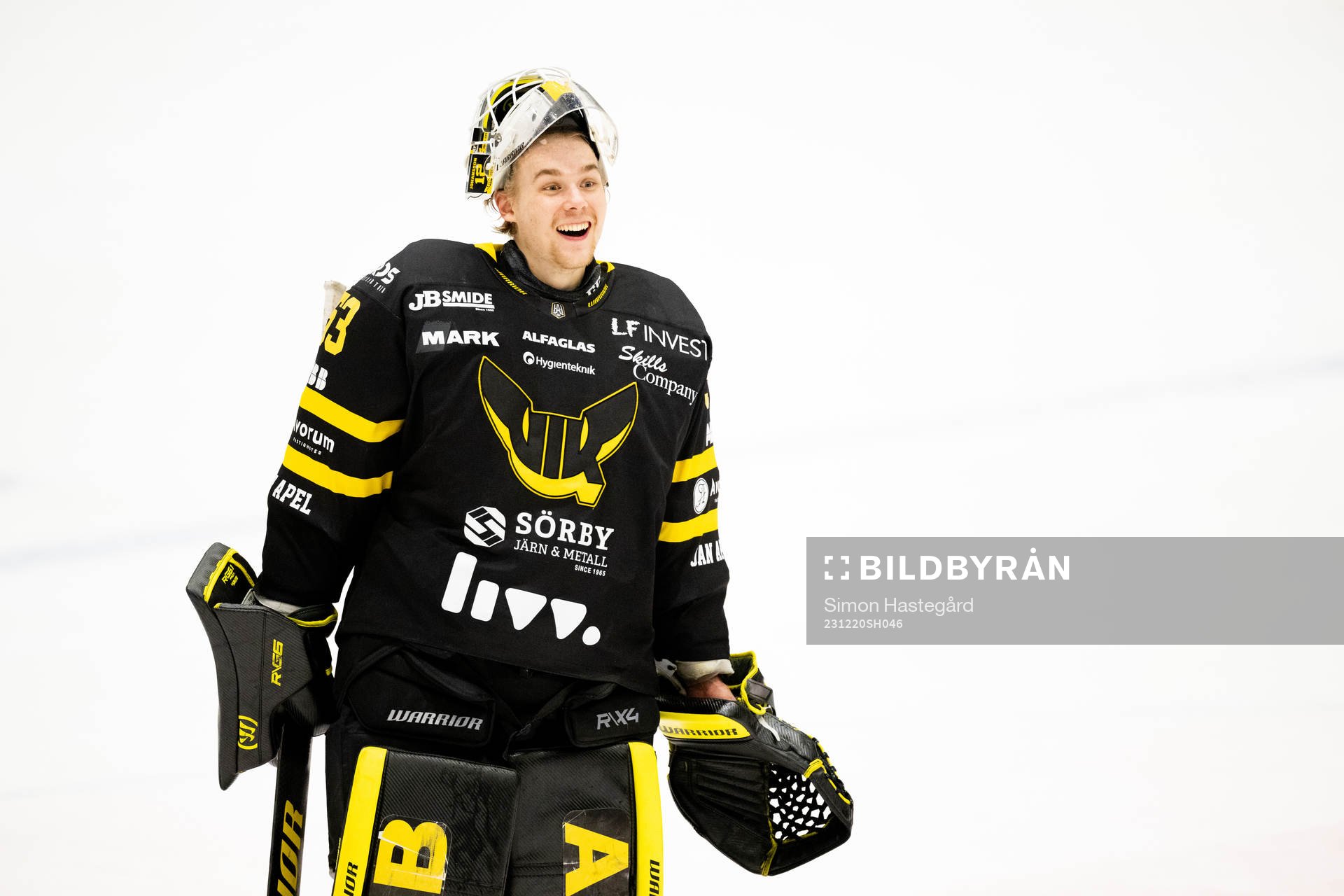 Västerås målvakt Niilo Halonen jublar
