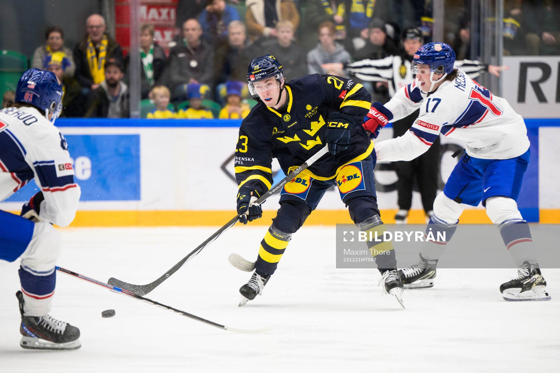 Jonathan Lekkerimäki of Sweden and Danny Nelson of USA