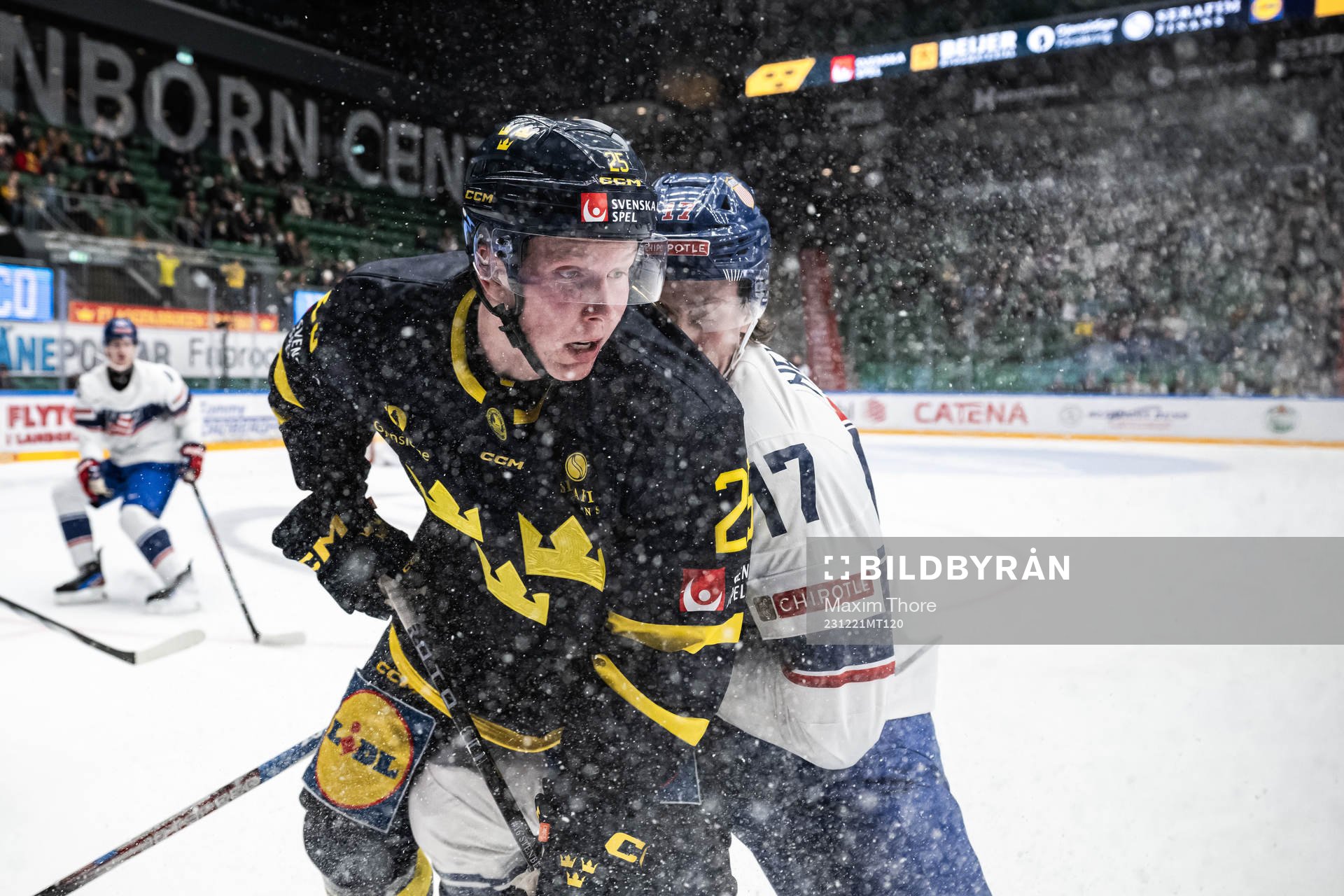 Noah Östlund of Sweden and Danny Nelson of USA