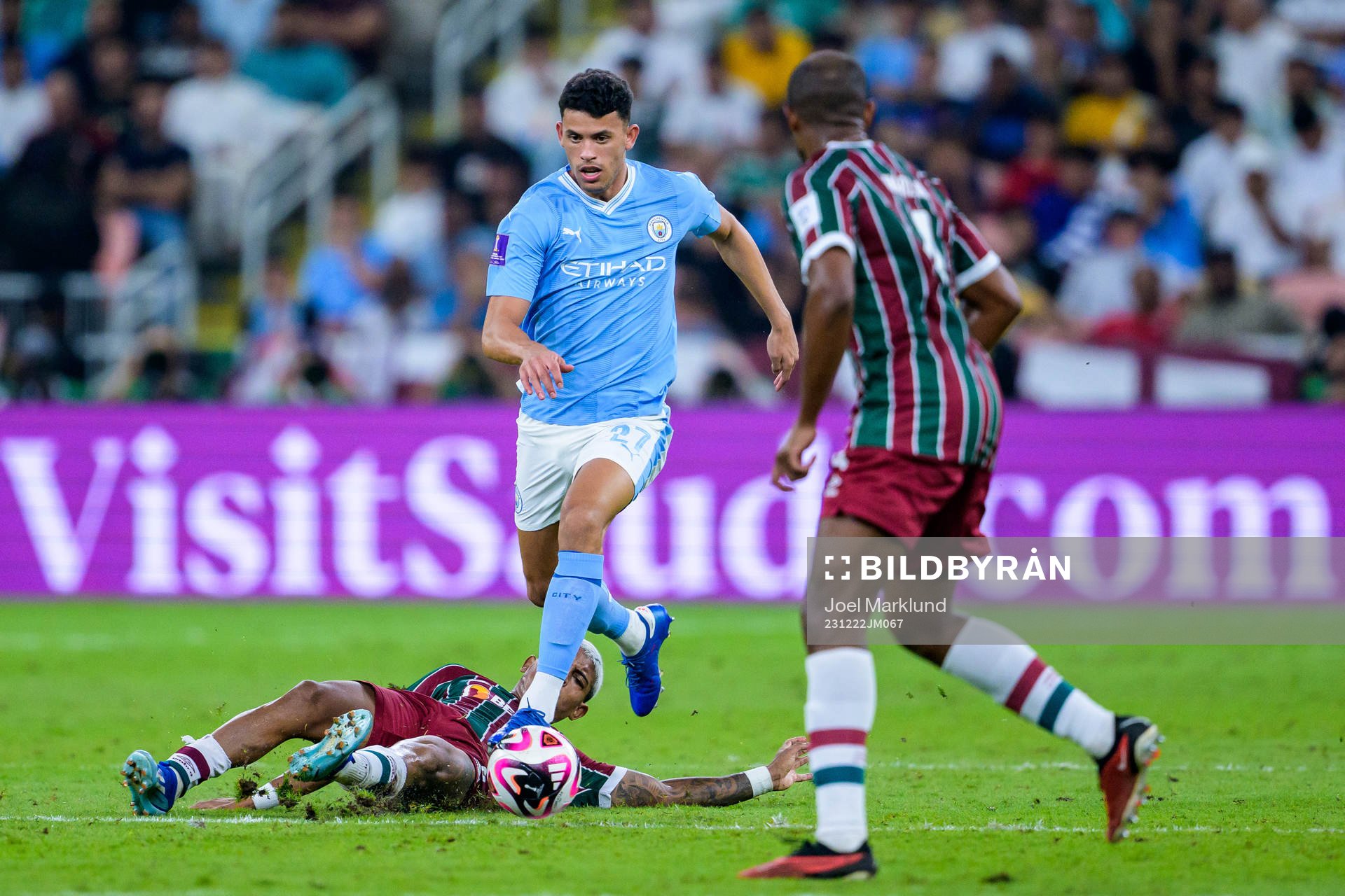 John Kennedy of Fluminense and Matheus Nunes of Manchester