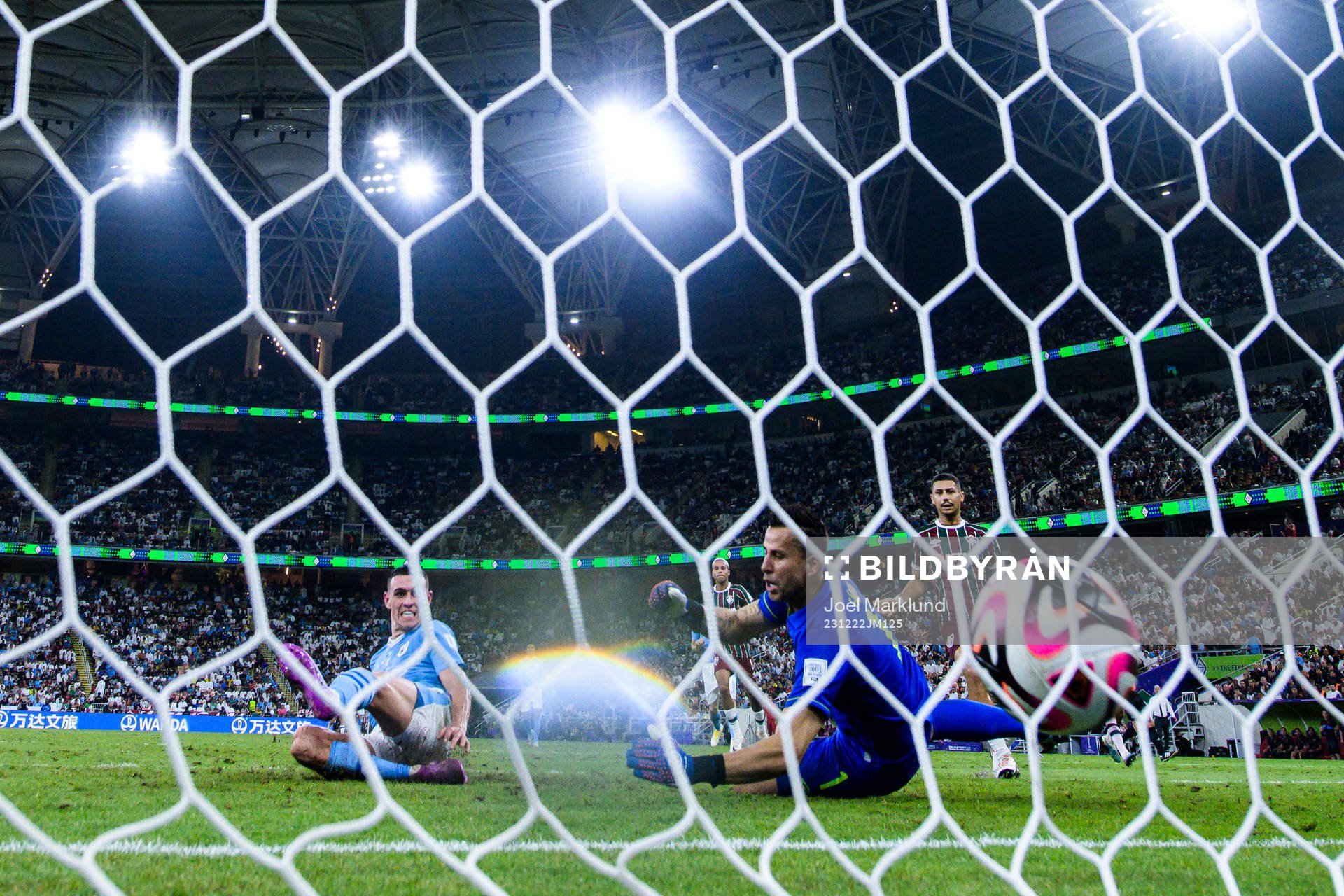 Phil Foden of Manchester City scores 0-3 behind goalkeeper Fabio of Fluminense during the FIFA Club World Cup final match between Fluminense and Manchester City on December 22, 2023 in Jeddah.