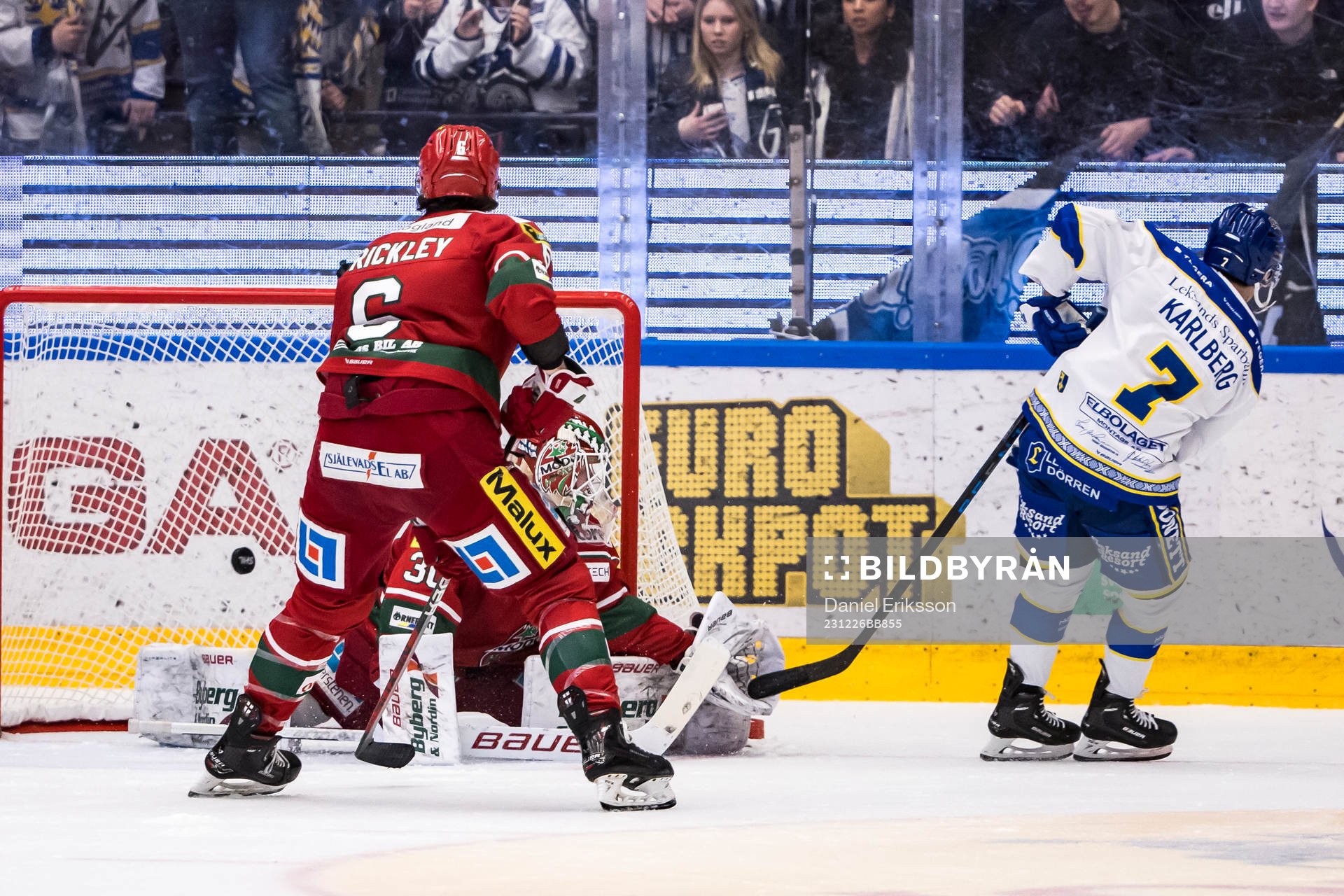 Leksands Marcus Karlberg gör 4-0 bakom MoDos målvakt