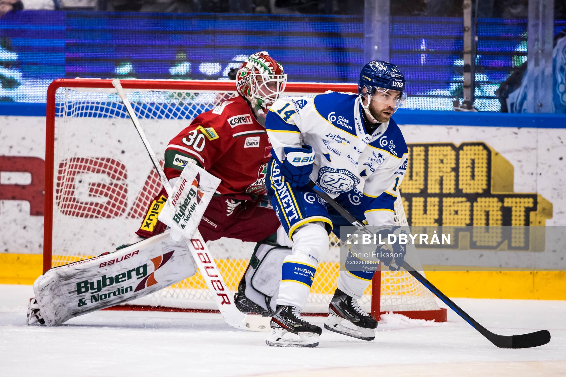 MoDos målvakt Lassi Lehtinen och Leksands Oskar Lang