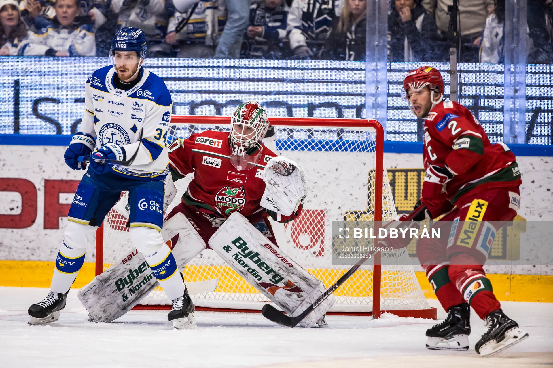 Leksands Peter Cehlarik och MoDos målvakt Lassi Lehtinen