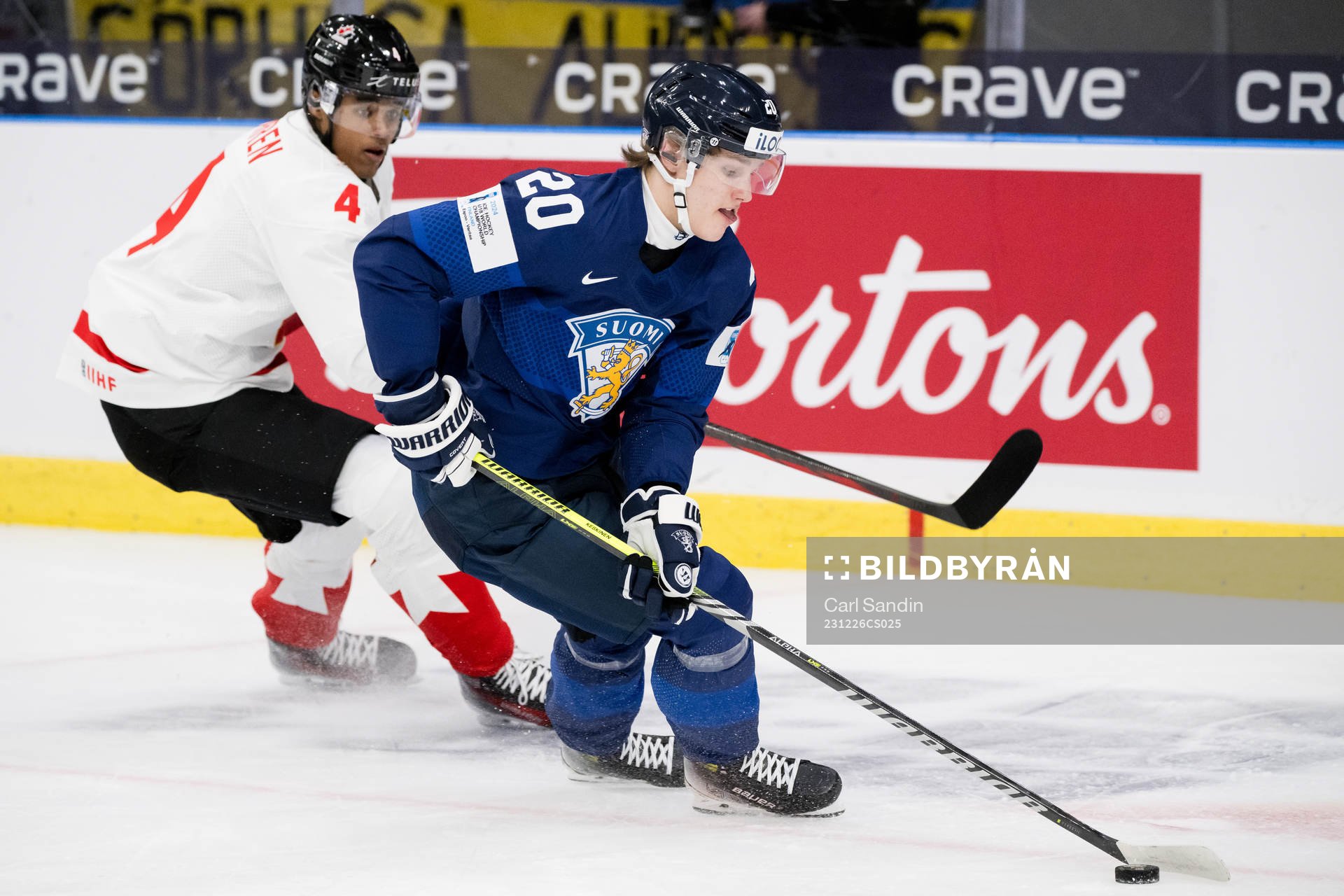 Noah Warren of Canada and Oiva Keskinen of Finland