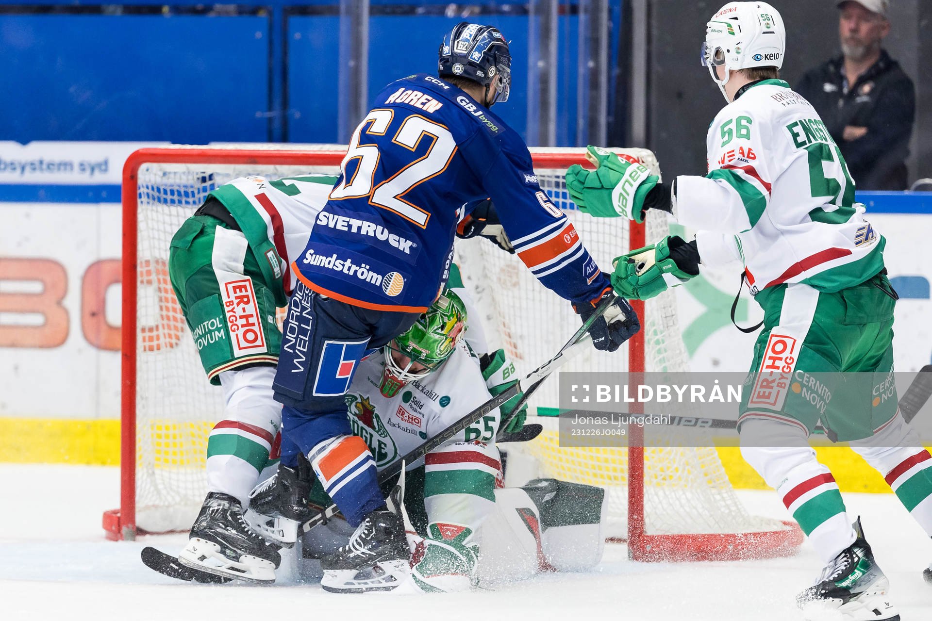 Växjös Manuel Ågren och Rögles målvakt Christoffer
