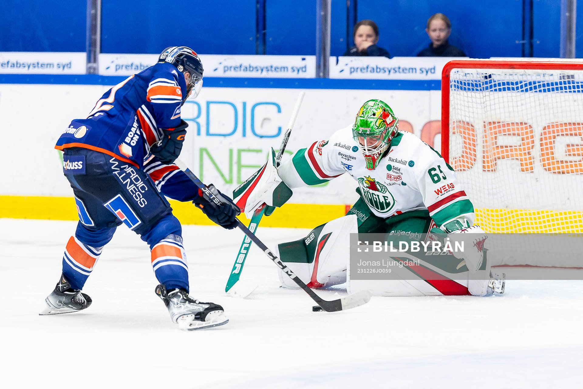 Växjös Tobias Rieder och Rögles målvakt Christoffer