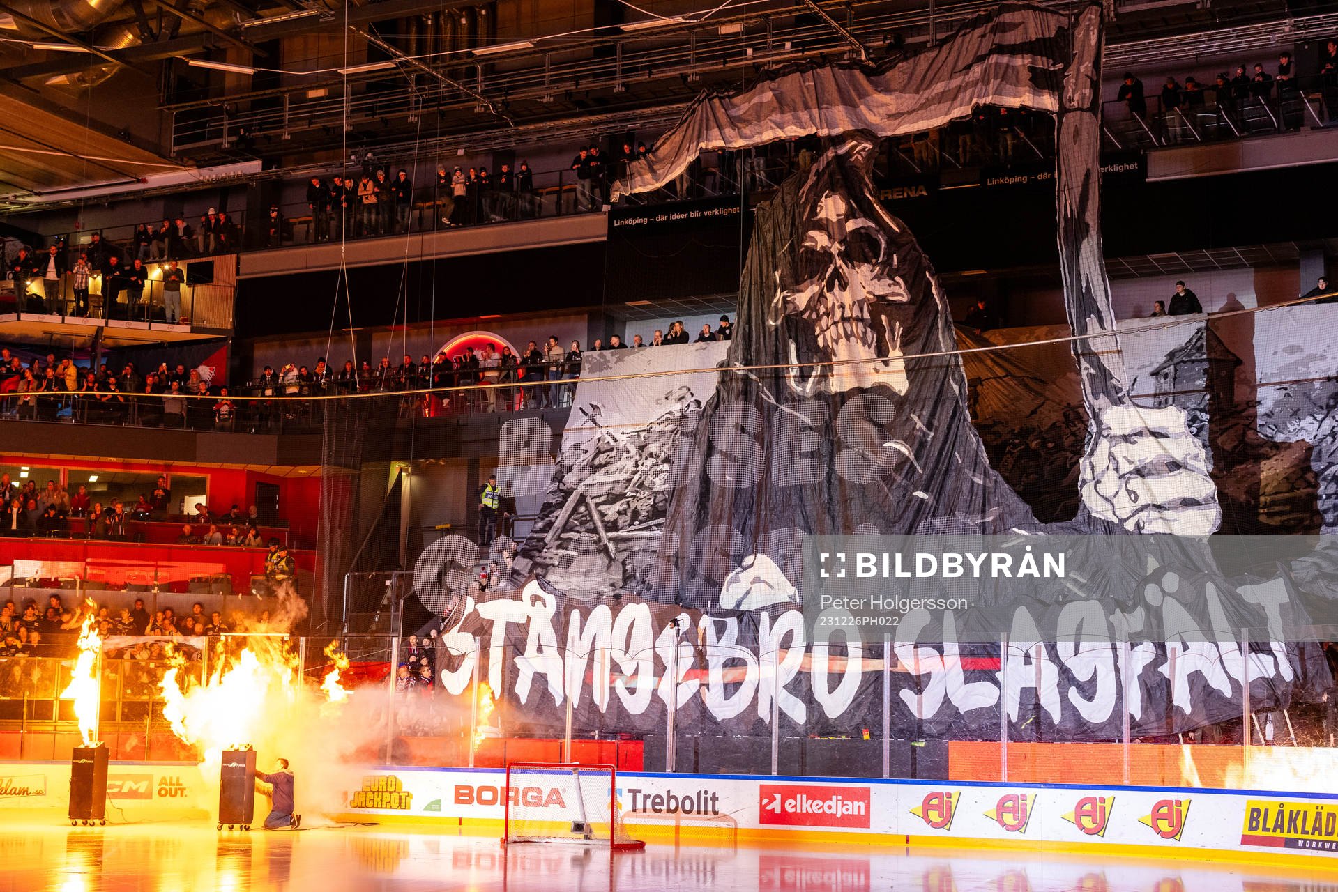 Linköpings supportrar med tifo