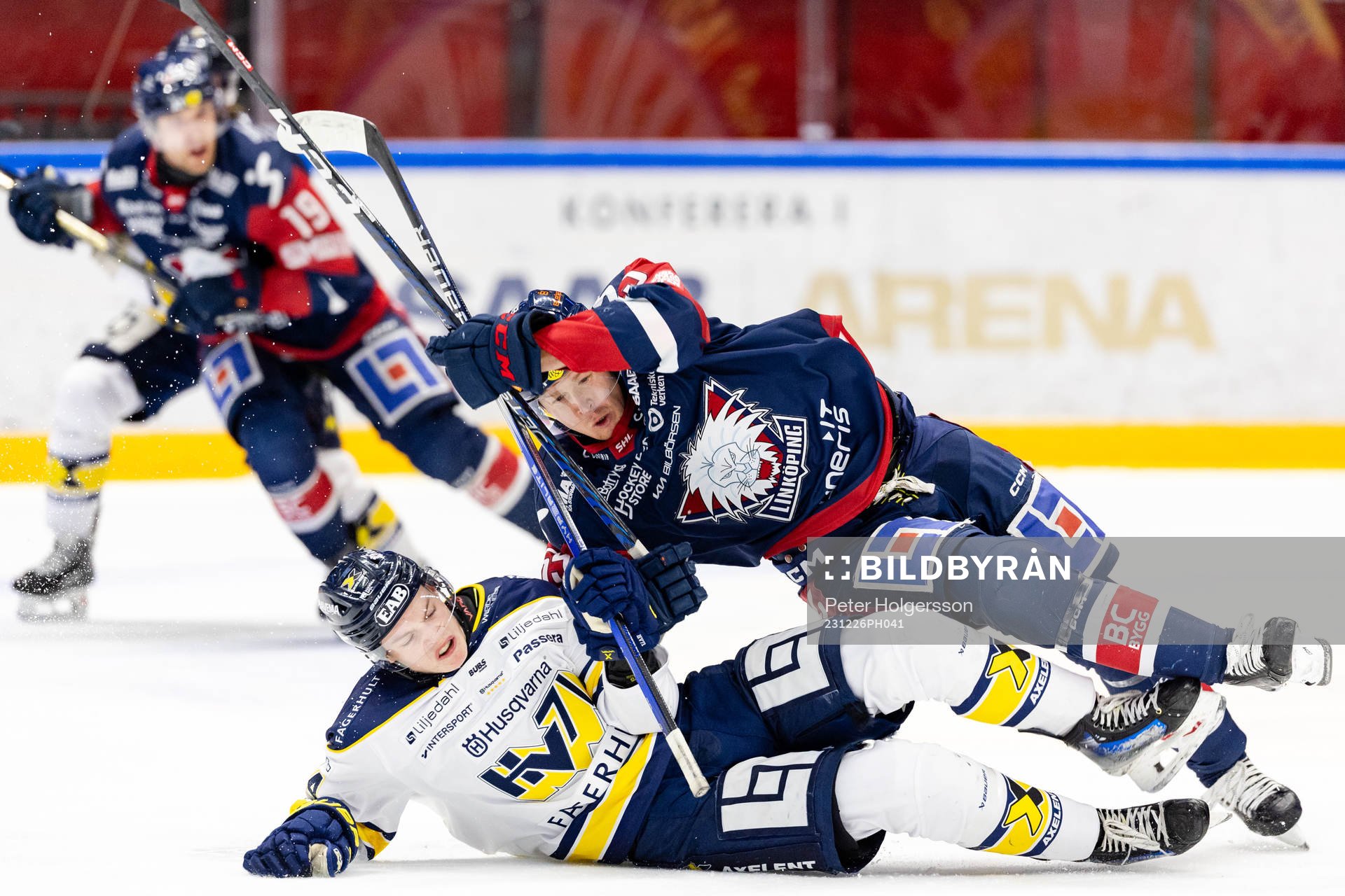 HV71s Oscar Fisker Molgaard och Linköpings Arvid Aronsson
