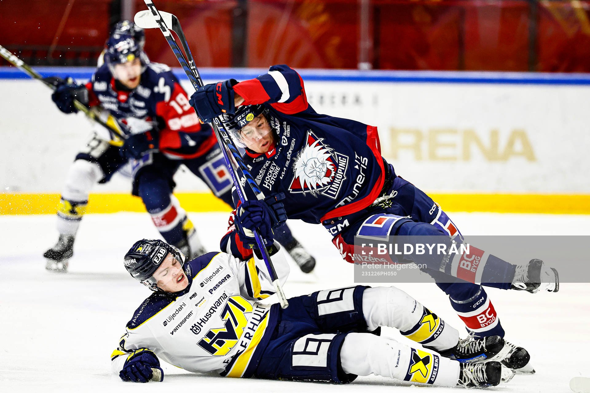 HV71s Oscar Fisker Molgaard och Linköpings Arvid Aronsson