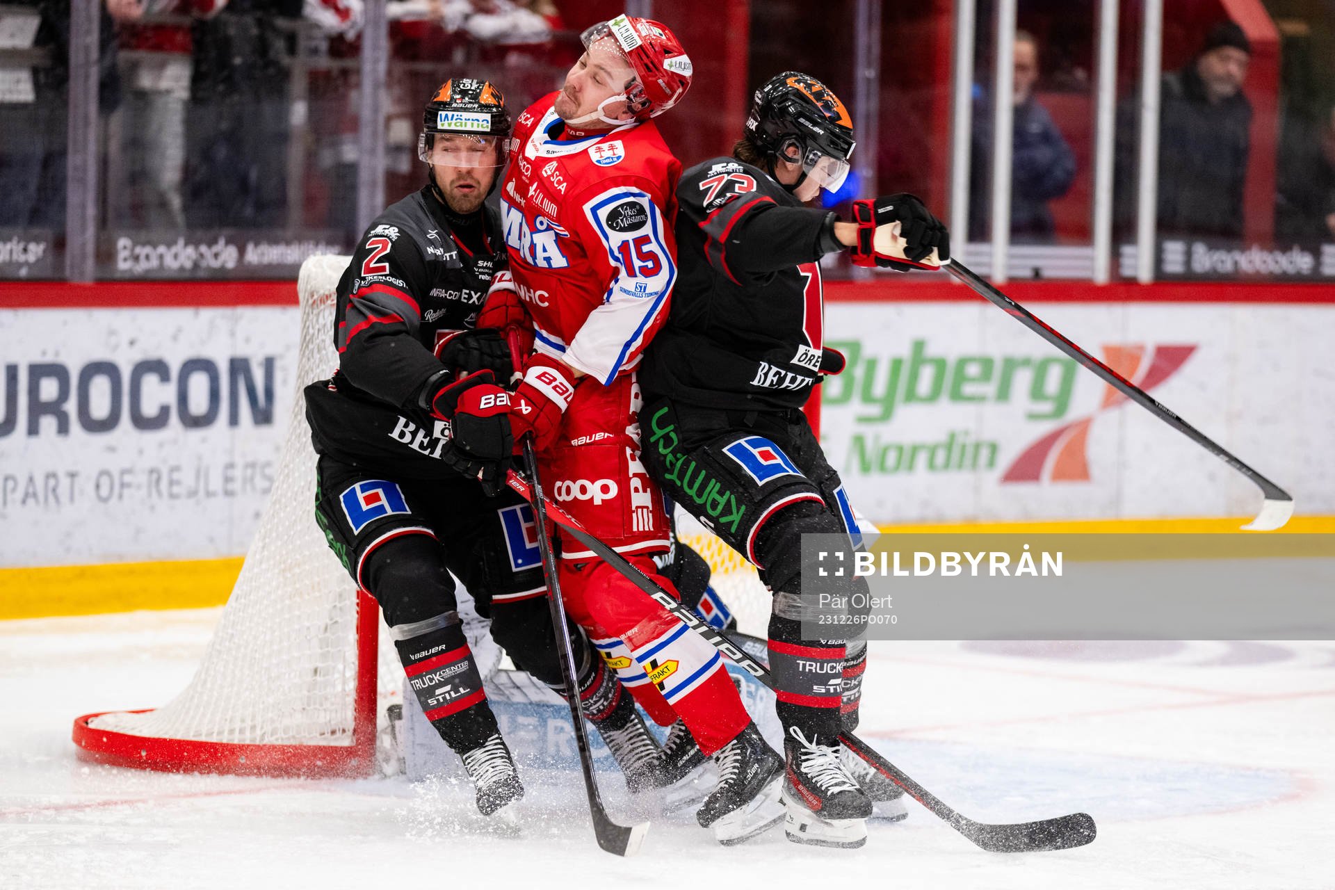 Örebros Rasmus Rissanen och Oliver Eklind försvarar mot