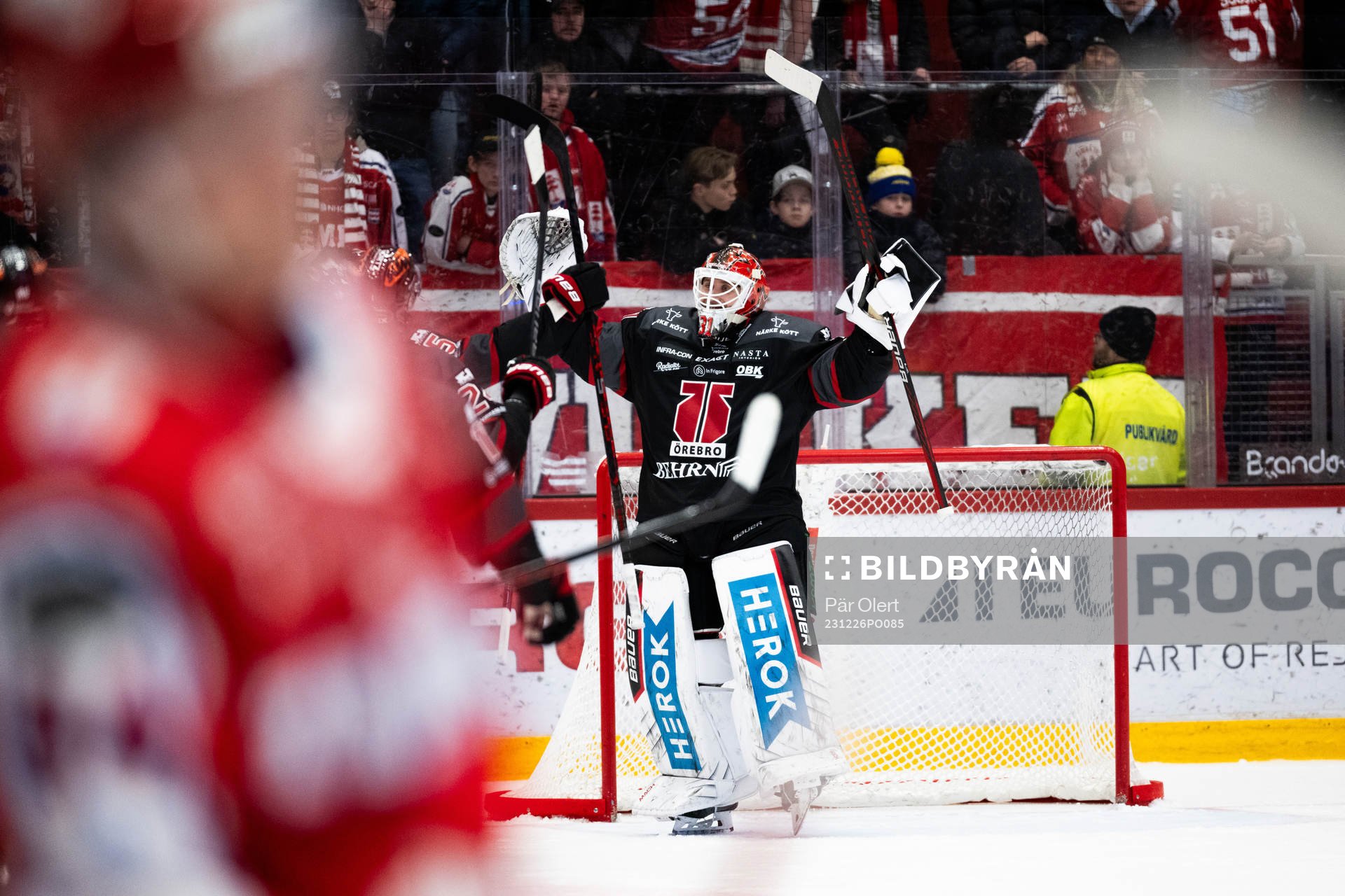 Örebros målvakt Jonas Arntzen jublar