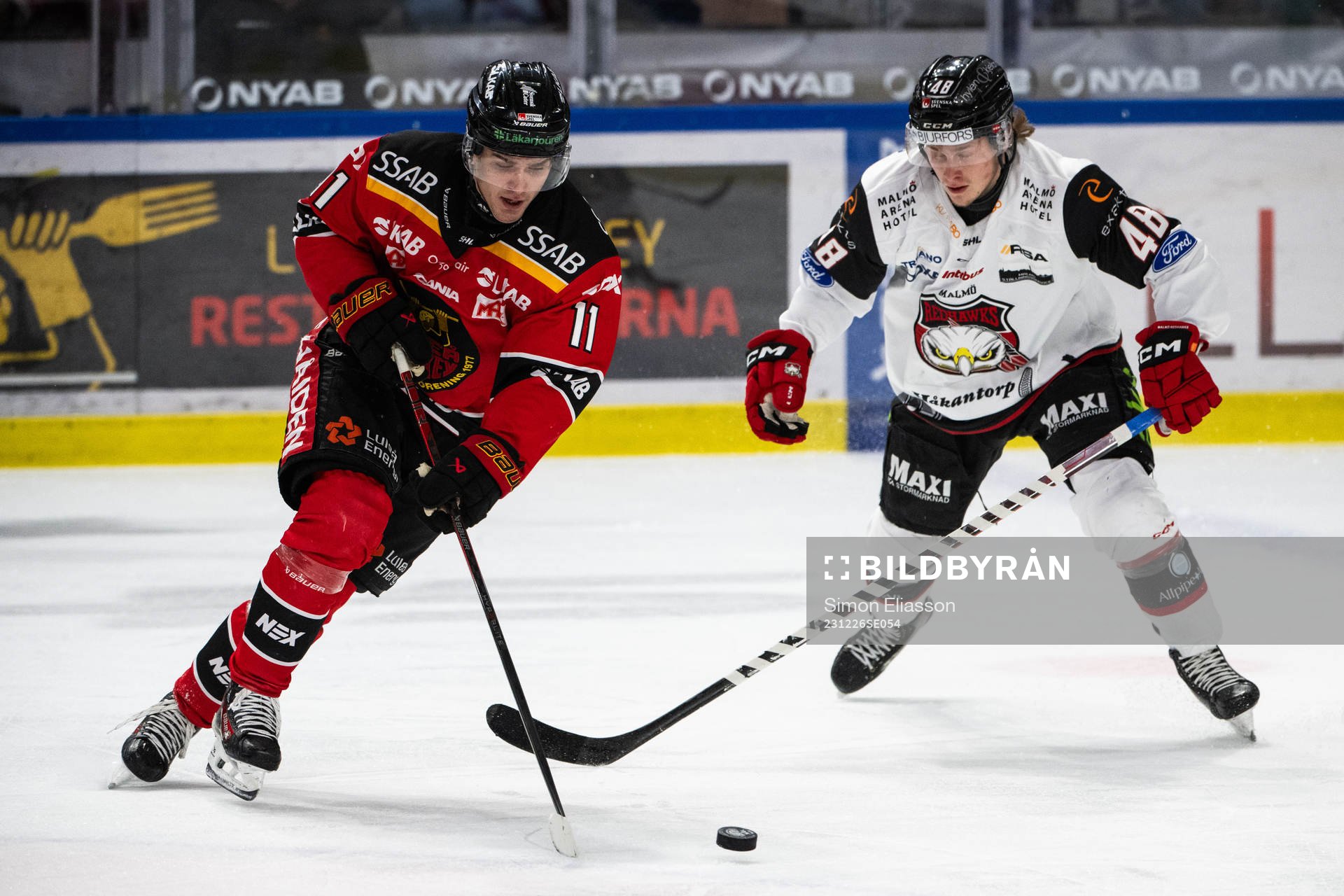Luleås Nikola Pasic och Malmö Redhawks Lauri Pajuniemi