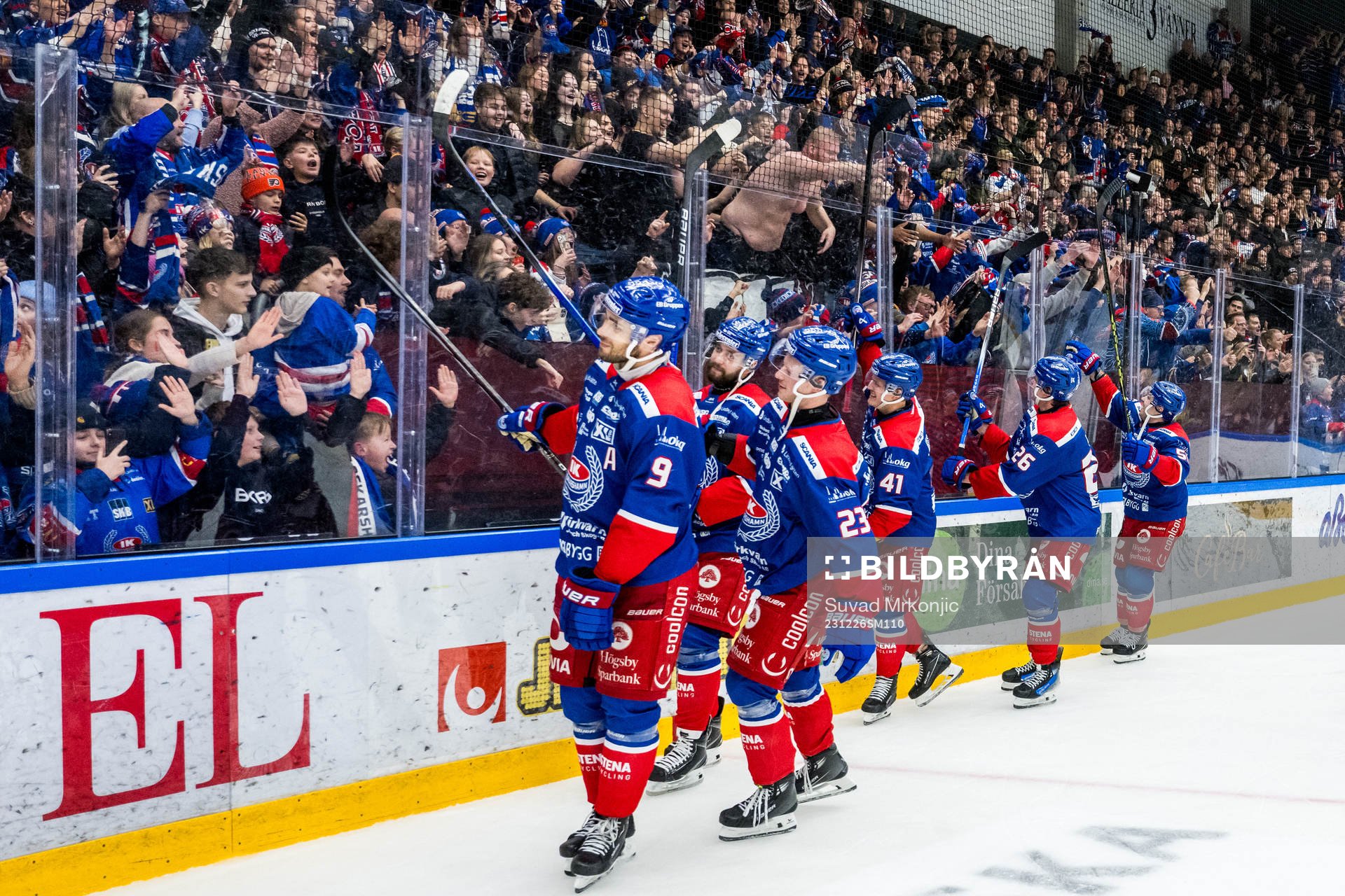 Oskarshamns spelare och supportrar jublar