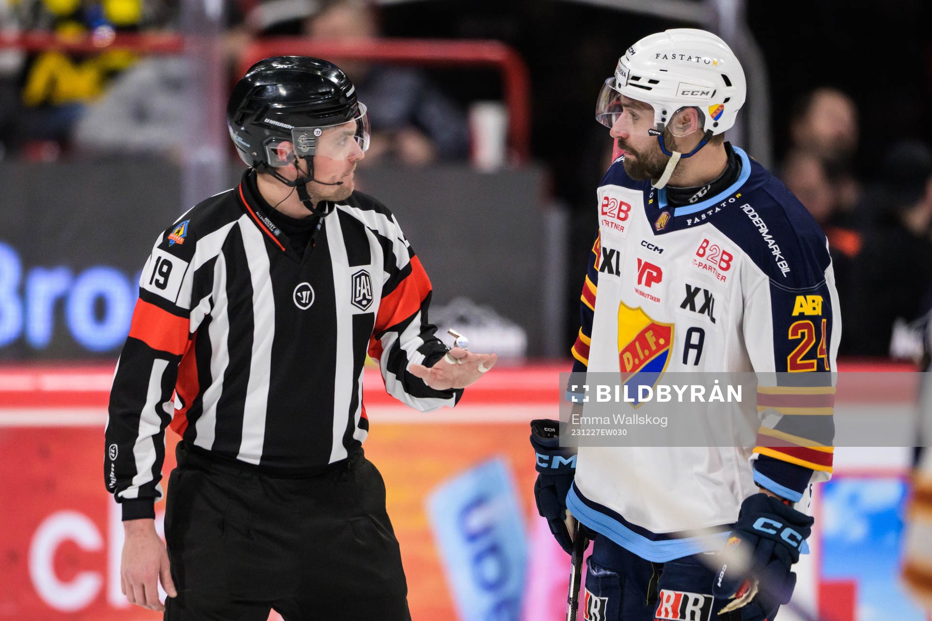Domare Jesper Karlsson och Djurgårdens Ludvig Rensfeldt