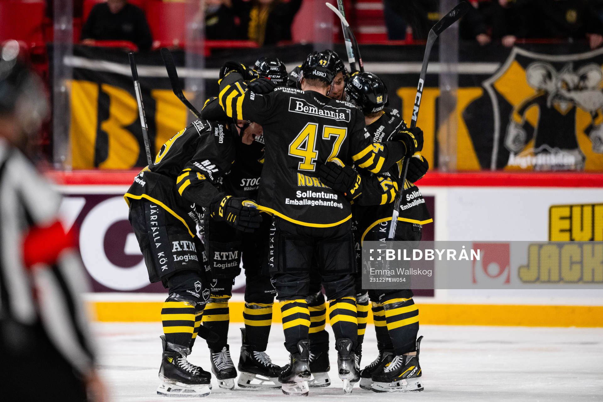 AIKs Richard Gynge jublar med lagkamrater