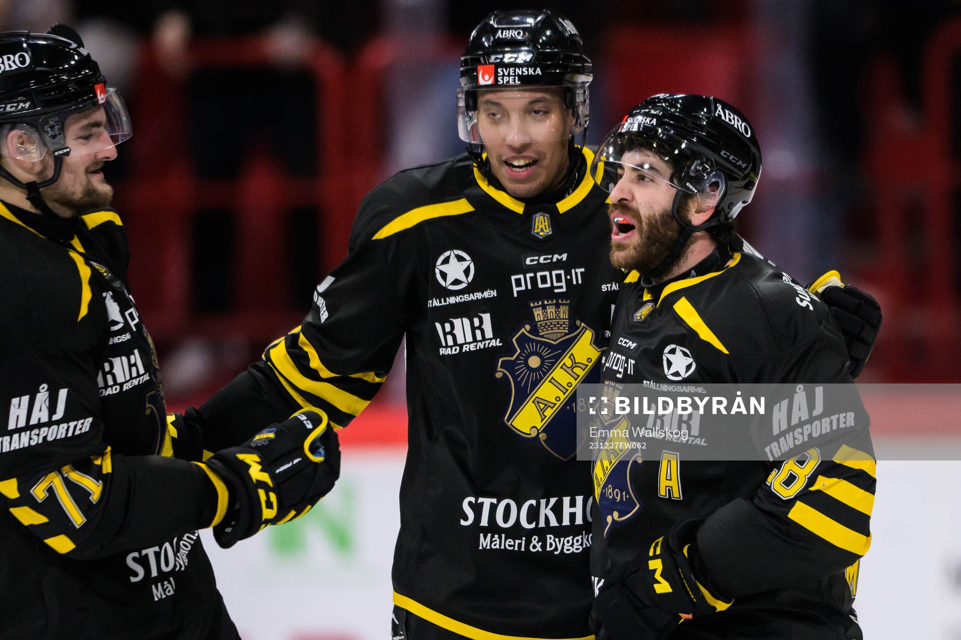 AIKs Mathew Maione, Branden Troock och Oscar Nord jublar