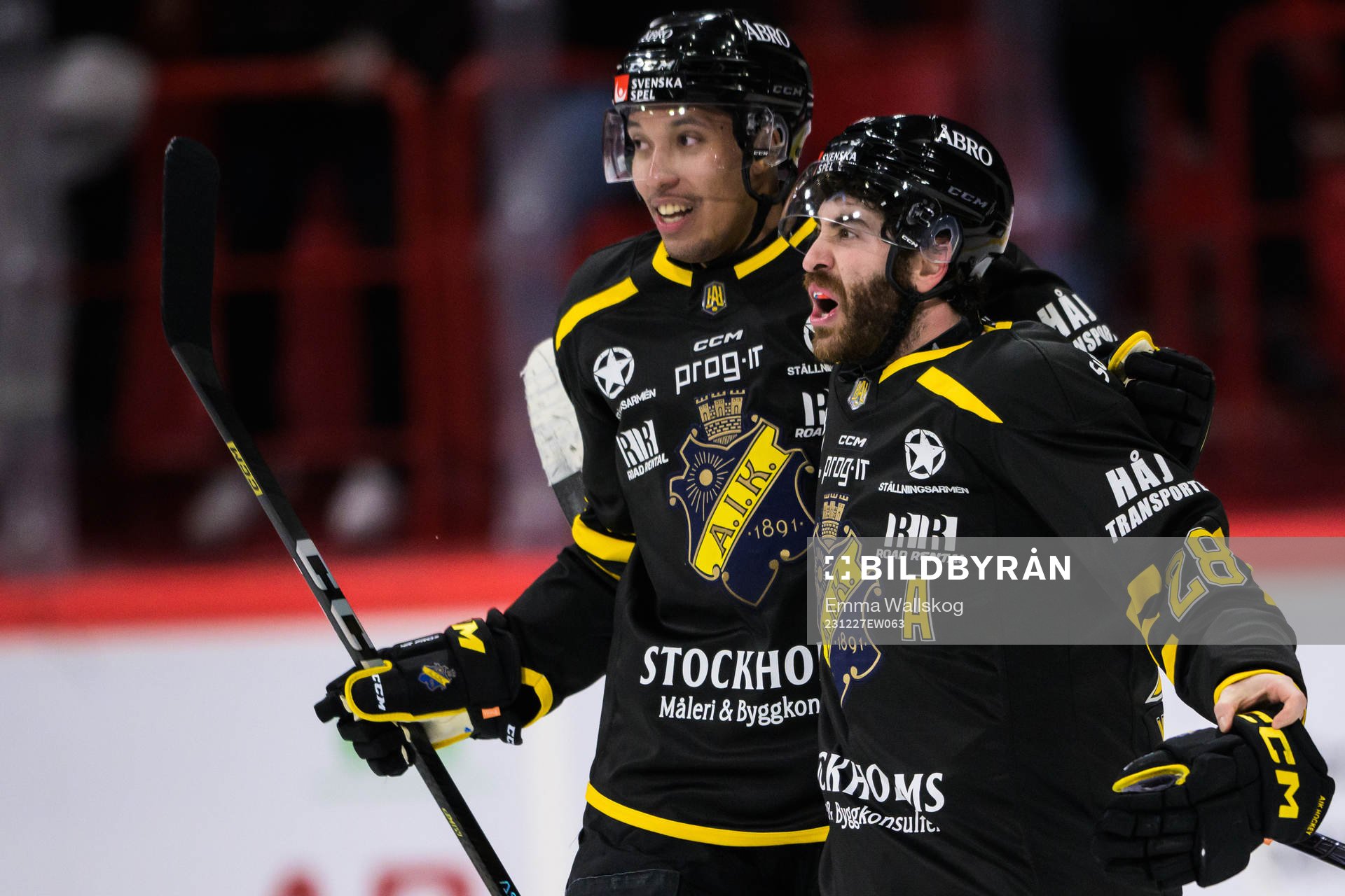 AIKs Oscar Nord och Mathew Maione jublar