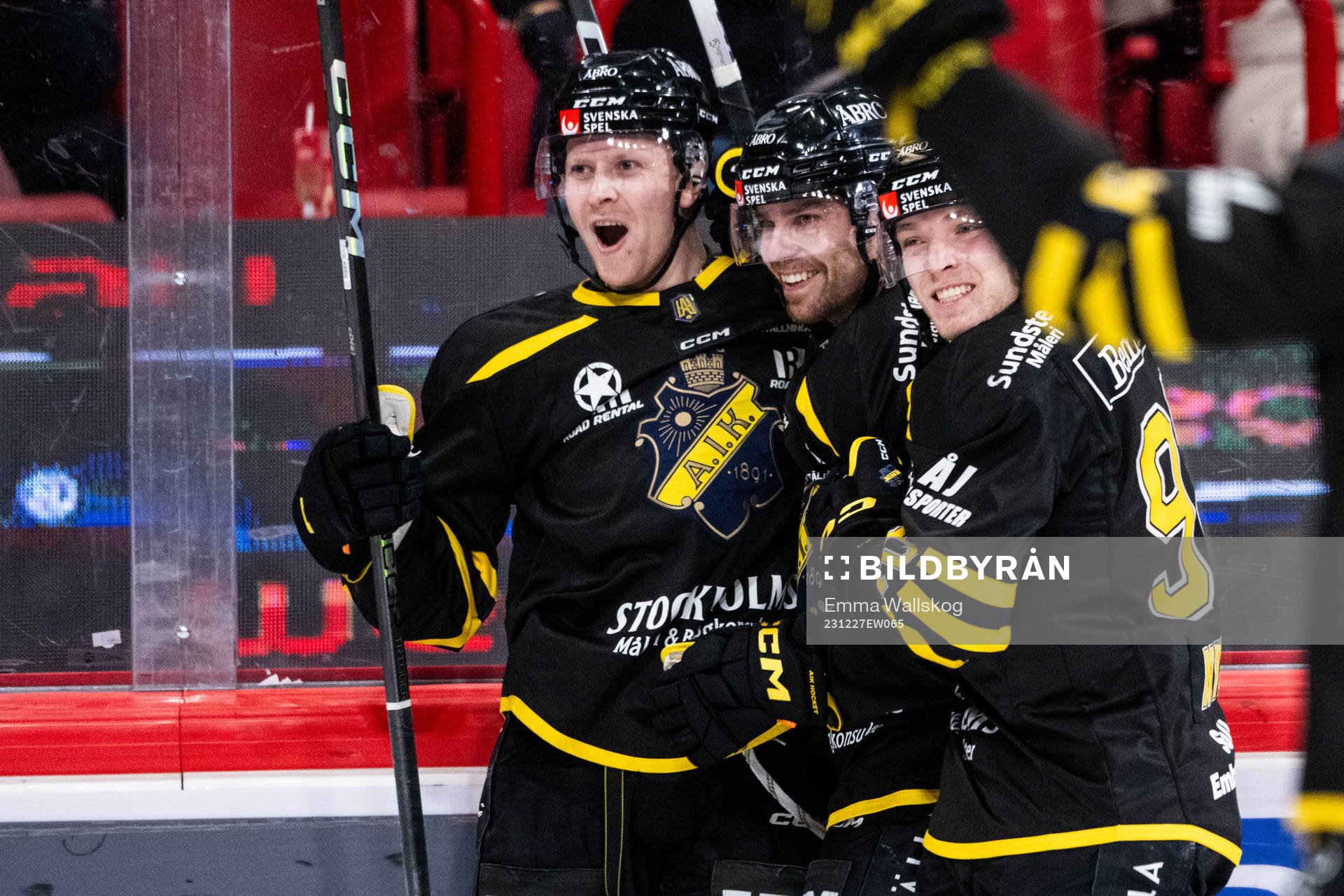 AIKs Eric Norin jublar med Zion Nybeck