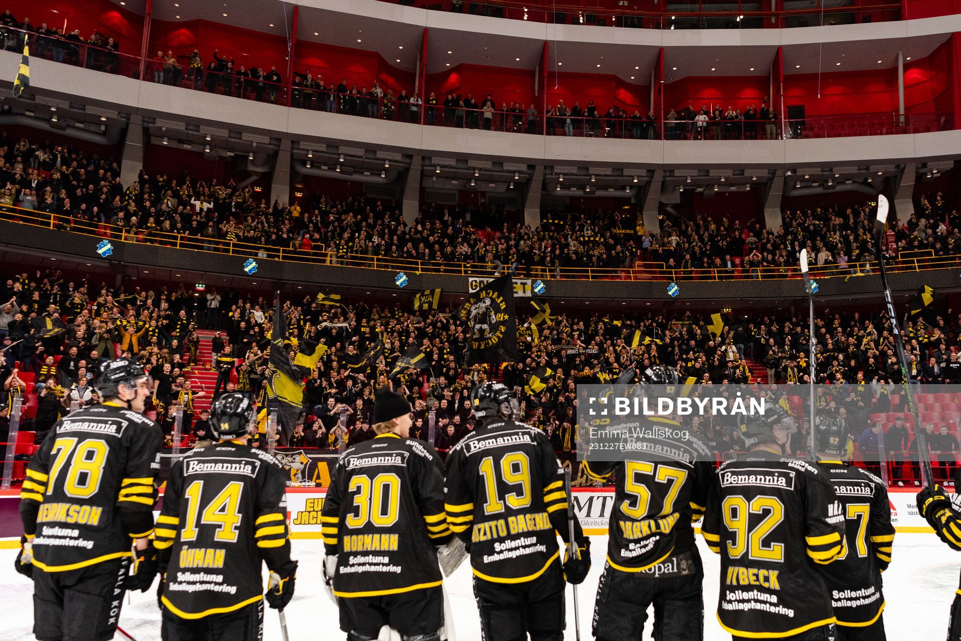 AIKs spelare och supportrar jublar