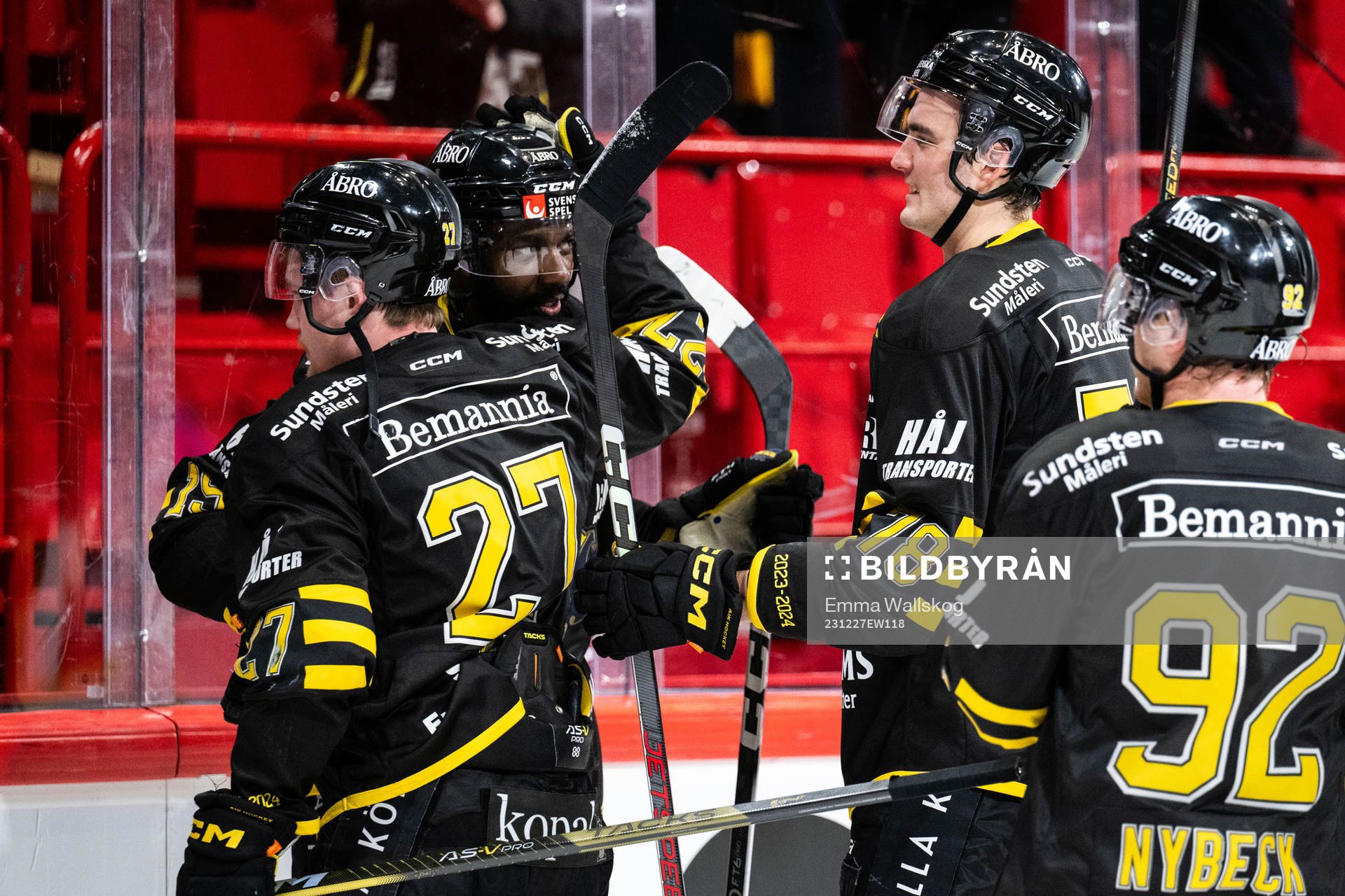 AIKs Daniel Muzito-Bagenda och Christoffer Björk jublar