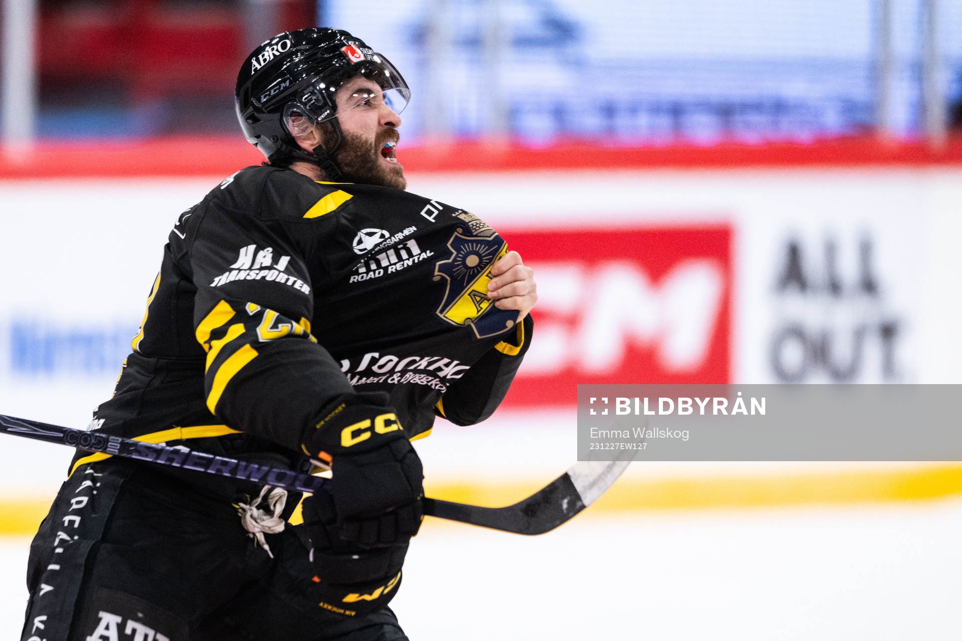 AIKs Mathew Maione jublar