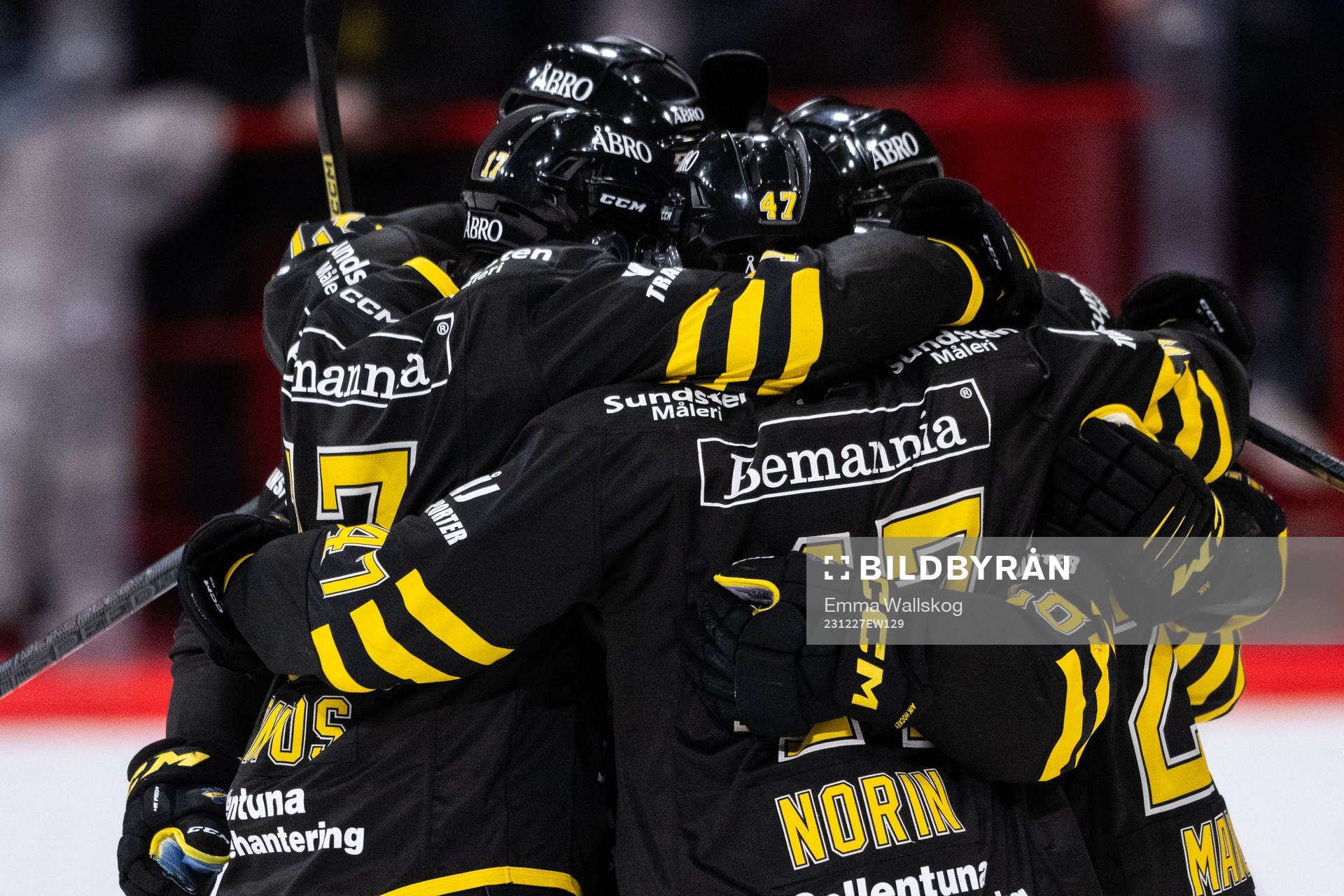 AIKs Mathew Maione jublar med lagkamrater