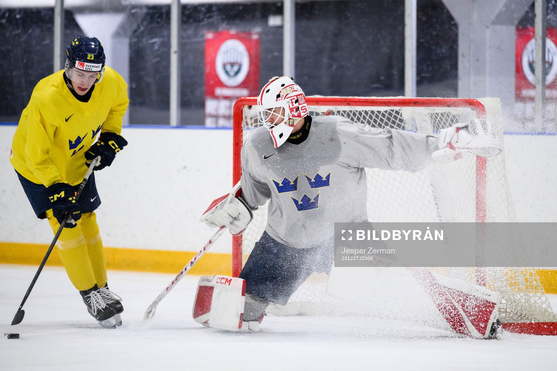 Jonathan Lekkerimäki nd goaltender Kevin Reidler of Sweden