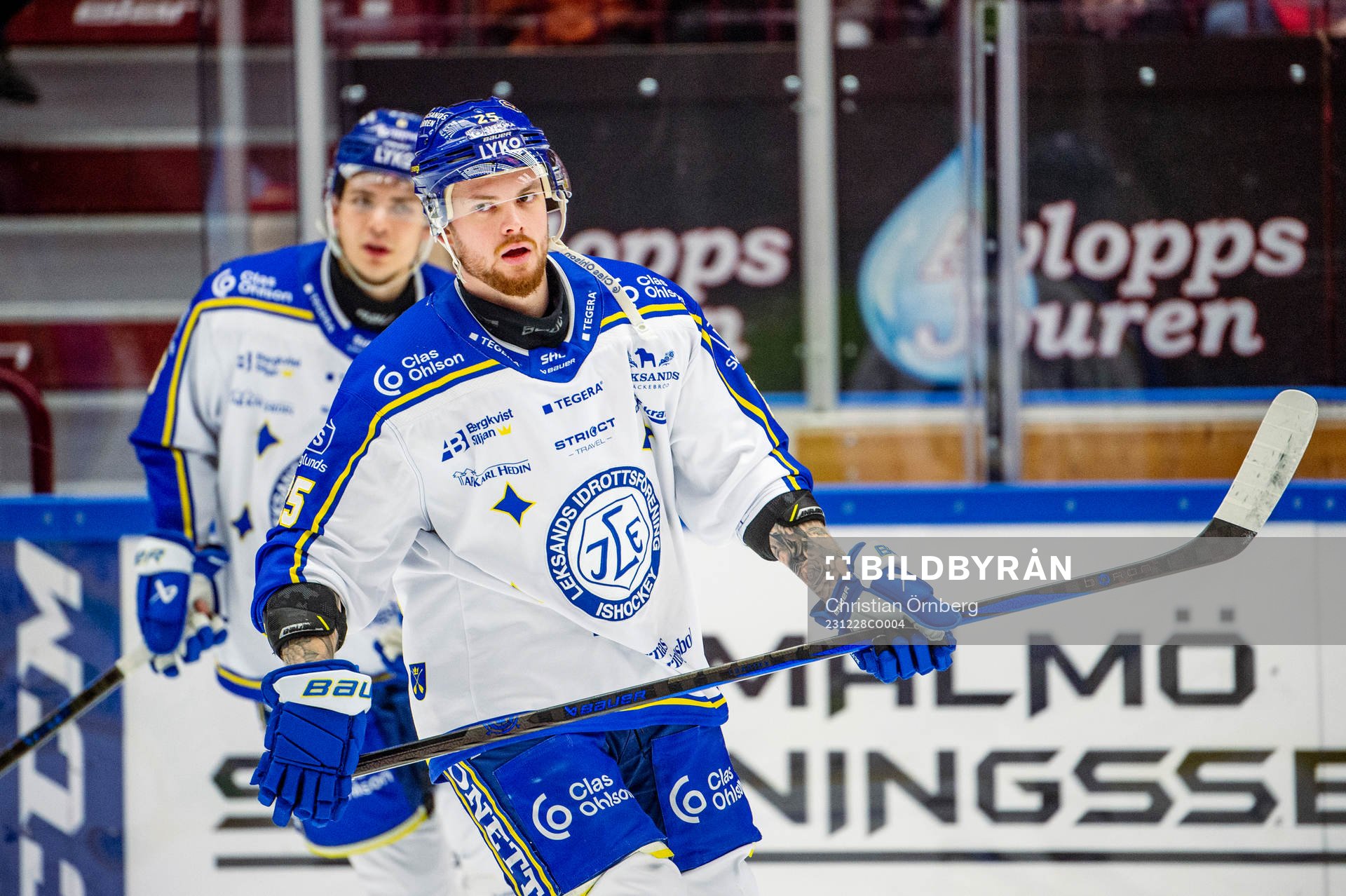 Leksands Lucas Elvenes värmer upp innan ishockeymatchen i