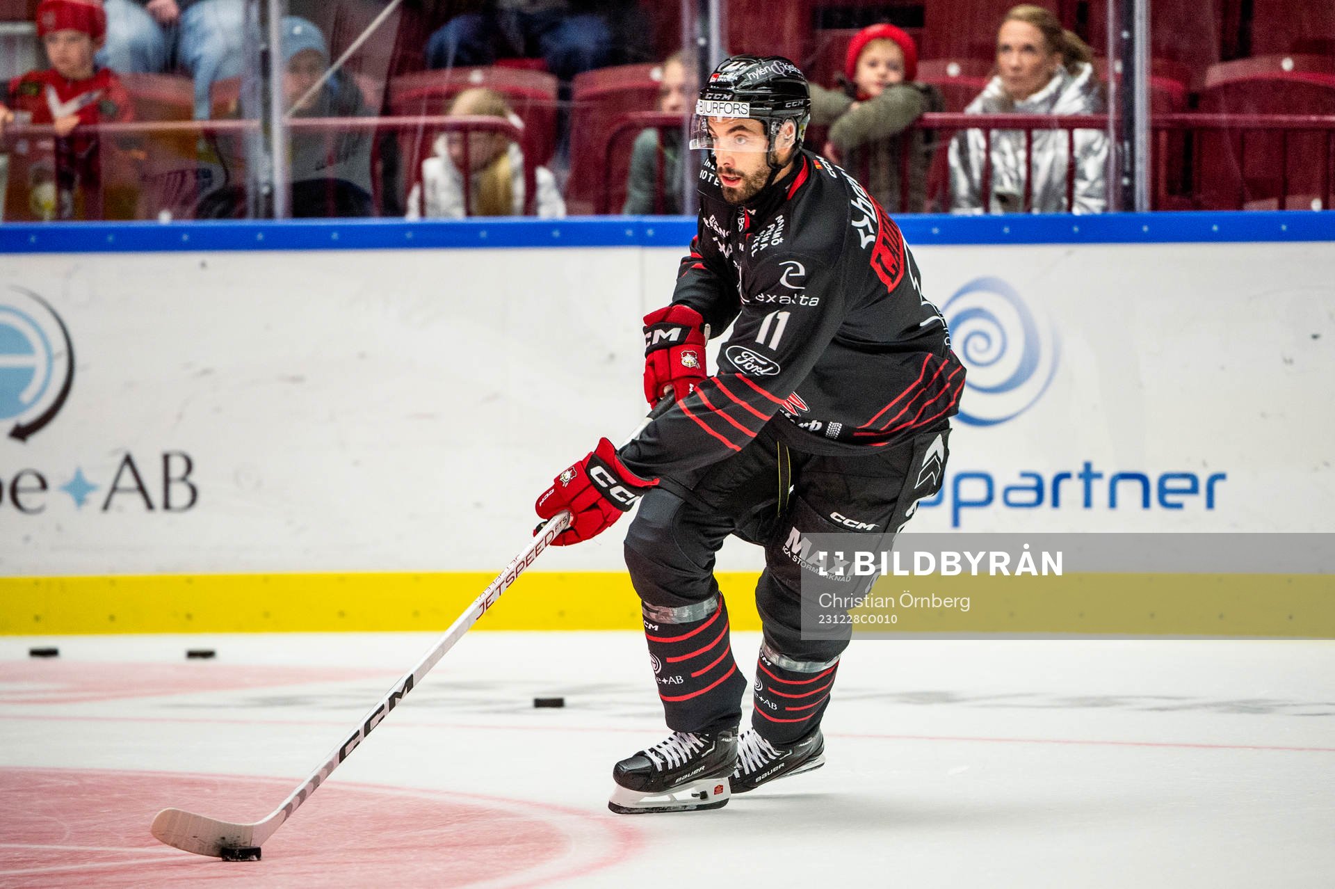 Malmö Redhawks Markus Lauridsen värmer upp innan