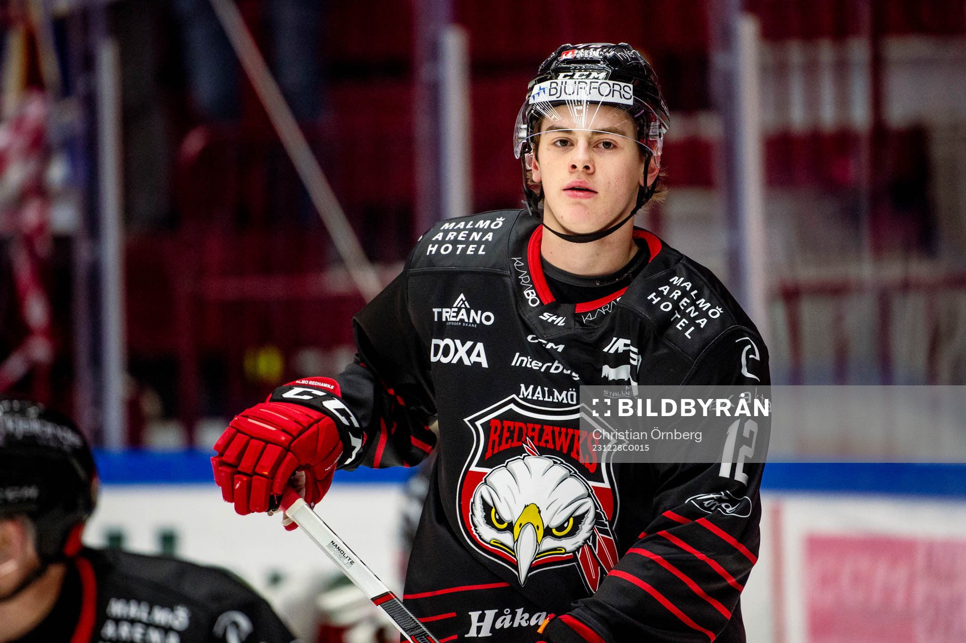Malmö Redhawks Hjalte Kruse Thomsen värmer upp innan